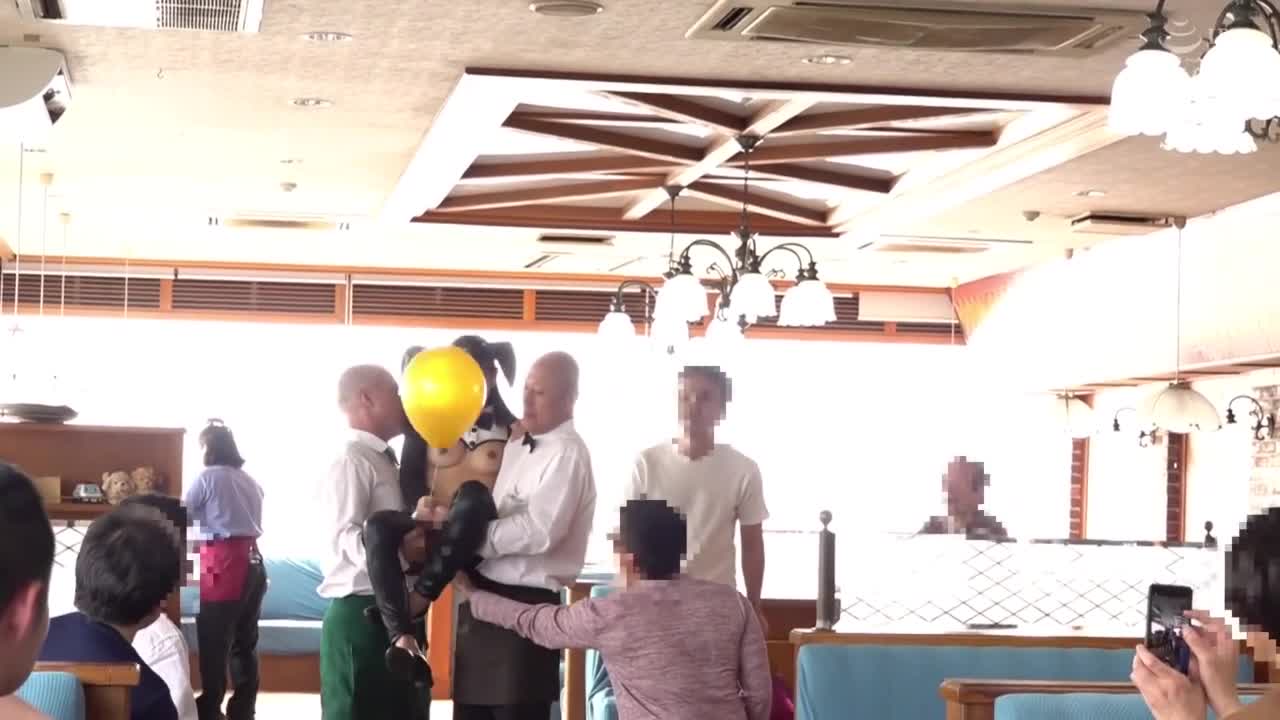 恥辱！ 我被高時薪欺騙了！ 我被迫在一家家庭餐廳工作，作為一隻非常尷尬的落後兔子... 岬野茉夏 - AV大平台 - 中文字幕，成人影片，AV，國產，線上看