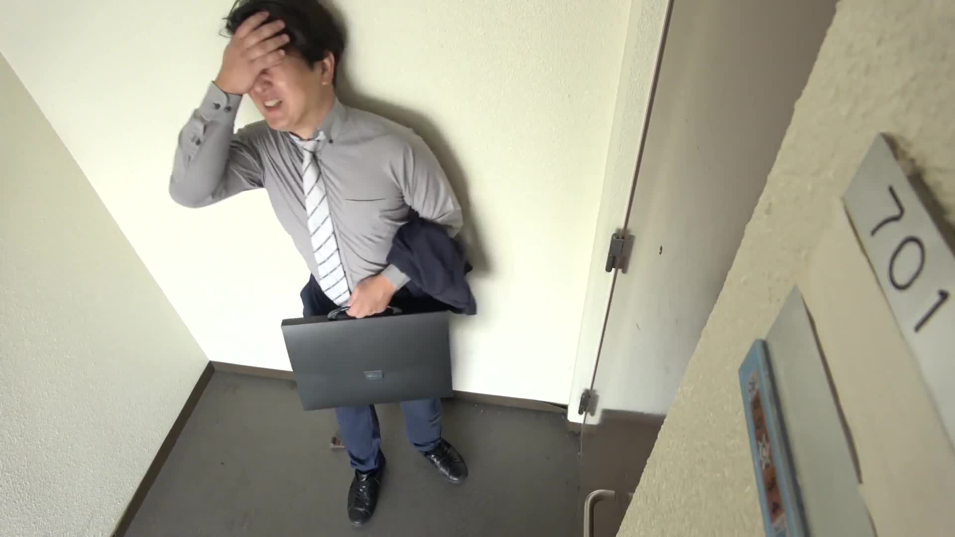 學校裡最優秀又迷人的女學生宮西光被迫穿著校規禁止的運動服，多次被要求中出性愛 - AV大平台 - 中文字幕，成人影片，AV，國產，線上看