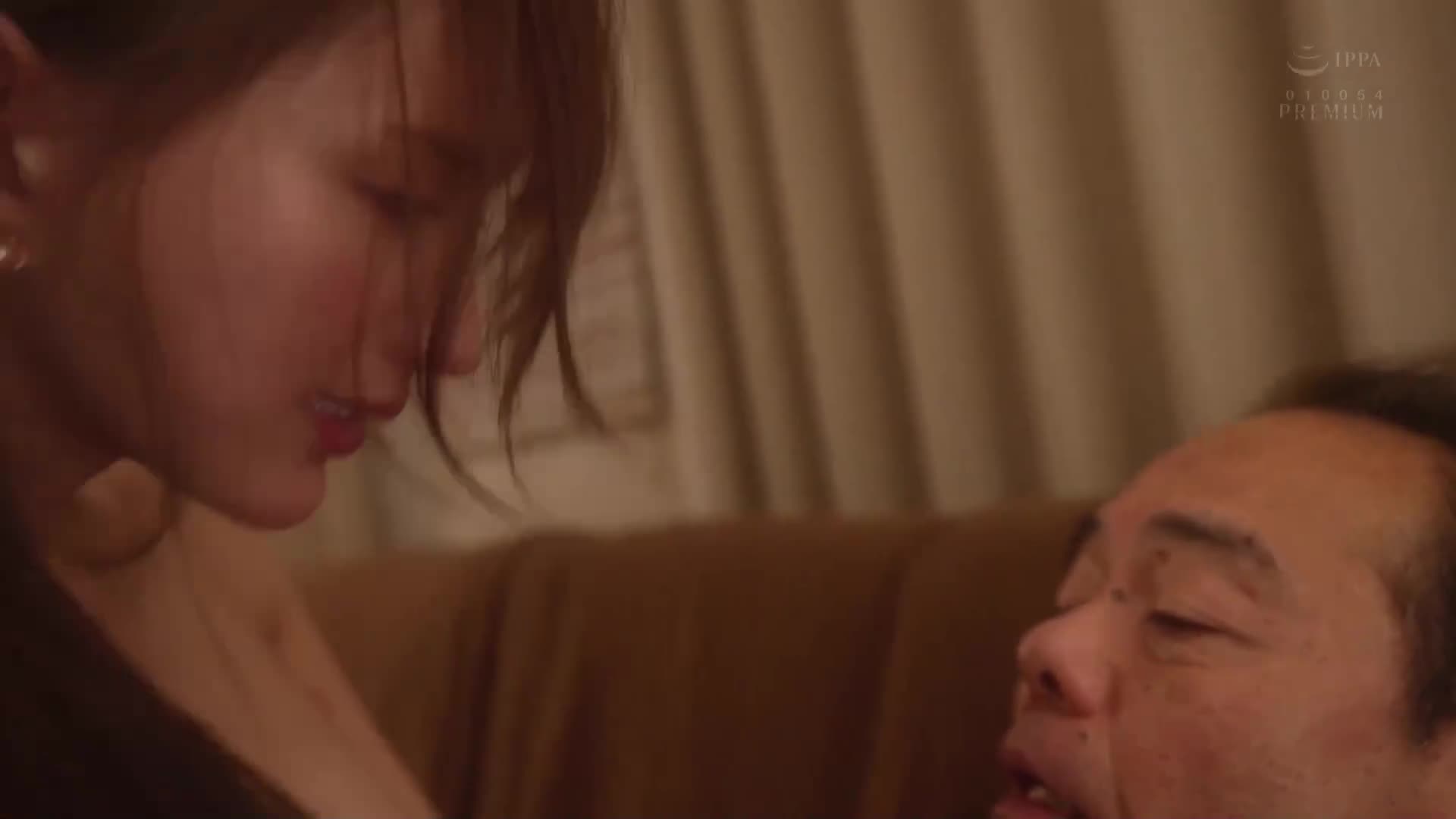 可怜是我（继父）的肉便器。当种子无能的儿子在洗澡20分钟的空档时...我用无尽的抽插连续内射让她怀孕。楪可怜 - AV大平台-中文字幕,成人影片,AV,国产,线上看