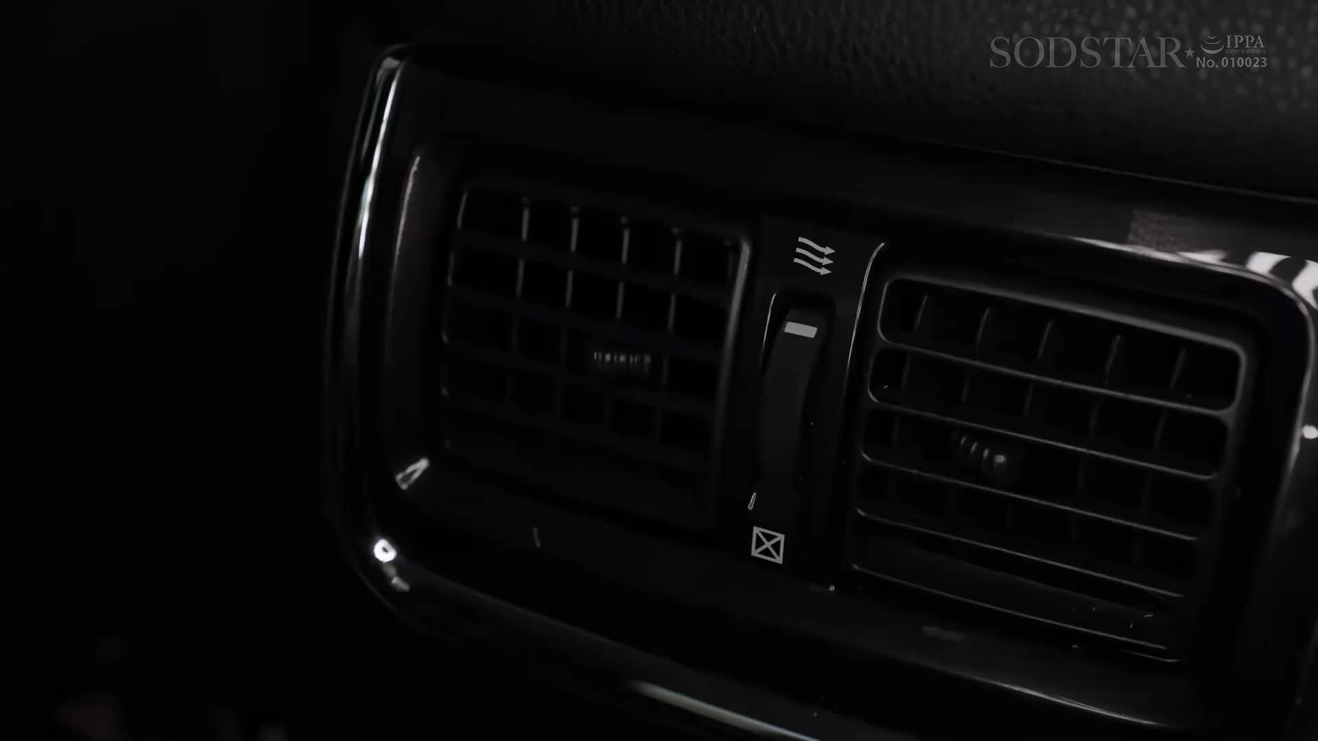 欢迎会后在入职第一天晚上被泥酔，回家时搭乘的计程车司机照顾我…在工作时倾诉的同时进行了快速满足性欲的工作间性爱，成为最完美的关系。小仓由菜 - AV大平台-中文字幕,成人影片,AV,国产,线上看