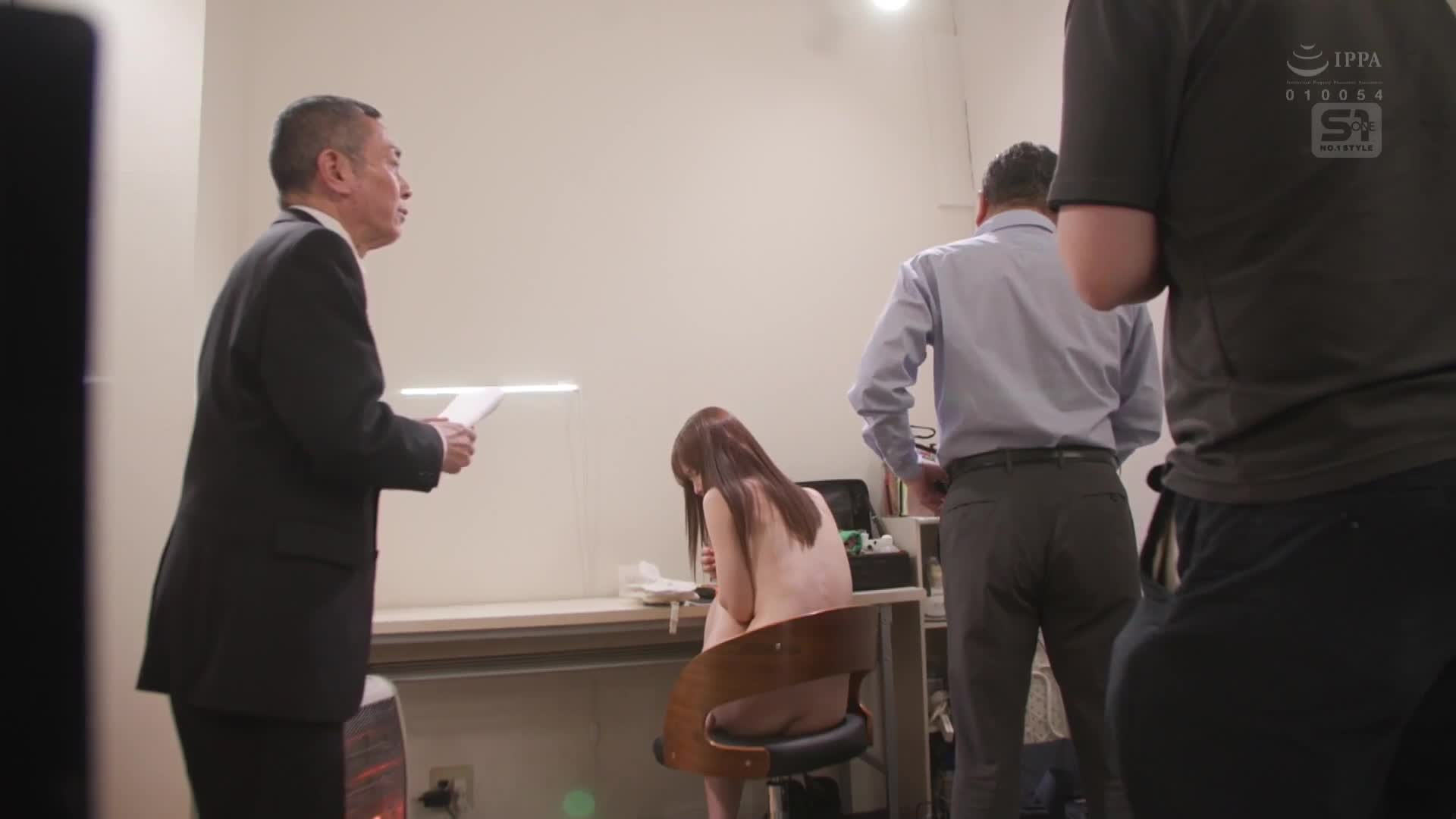 無法違抗上級的新人女主播，忍受著過激的性騷擾和尿意悶悶的結果...終於開始渴望陰莖。miru - AV大平台 - 中文字幕，成人影片，AV，國產，線上看