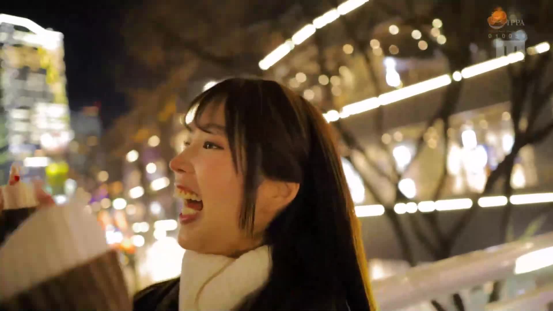 與成為AV女優的前女友幼馴染再次相遇。久違的她變得更加時尚可愛，我不禁邀請她約會，沒想到竟然答應了。那時候我們太過純樸，只能親吻，但在旅館裡我們第一次做愛，卻大量內射。新井里真 - AV大平台 - 中文字幕，成人影片，AV，國產，線上看