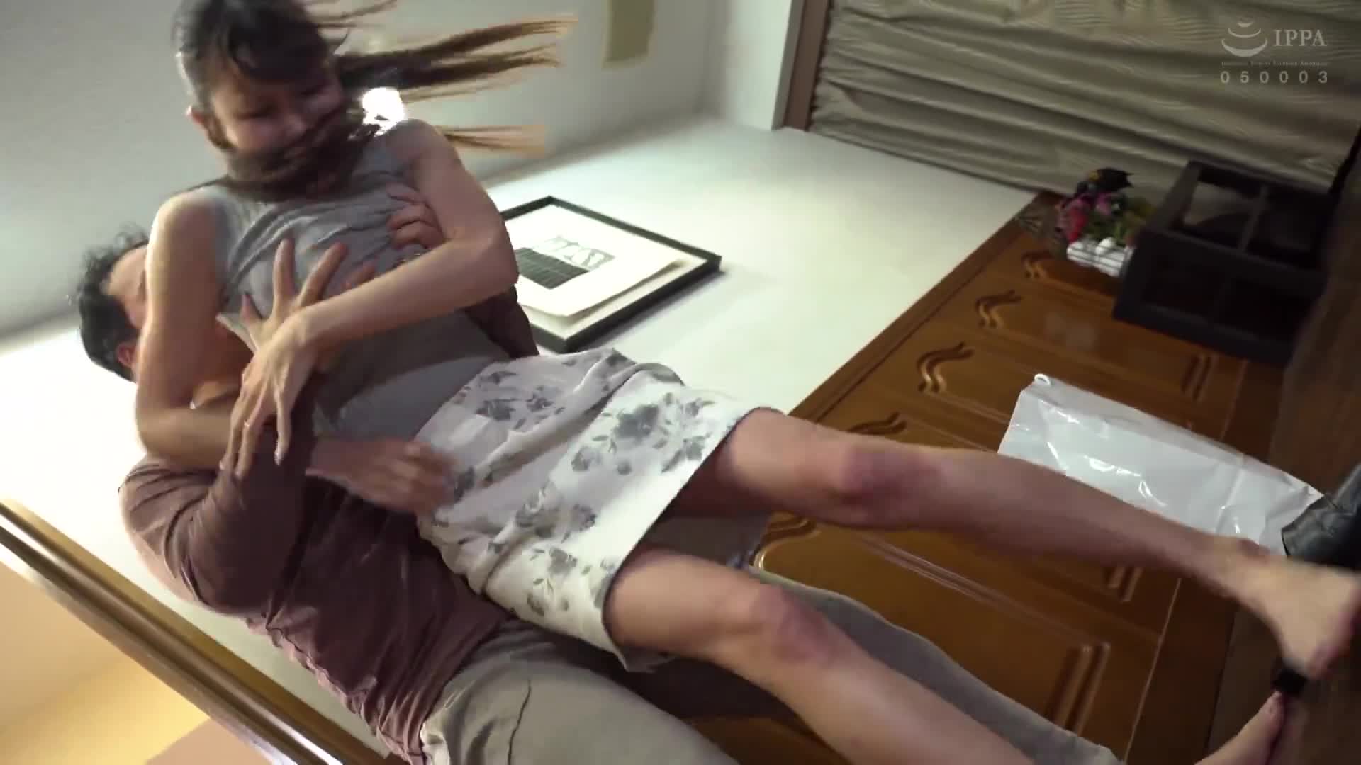 汗、口水、眼淚、潮濕的身體充滿了精液注入，在藥物下用陰莖逼迫美麗巨乳人妻，可愛至極的松崎Gcup妻T。 - AV大平台 - 中文字幕，成人影片，AV，國產，線上看