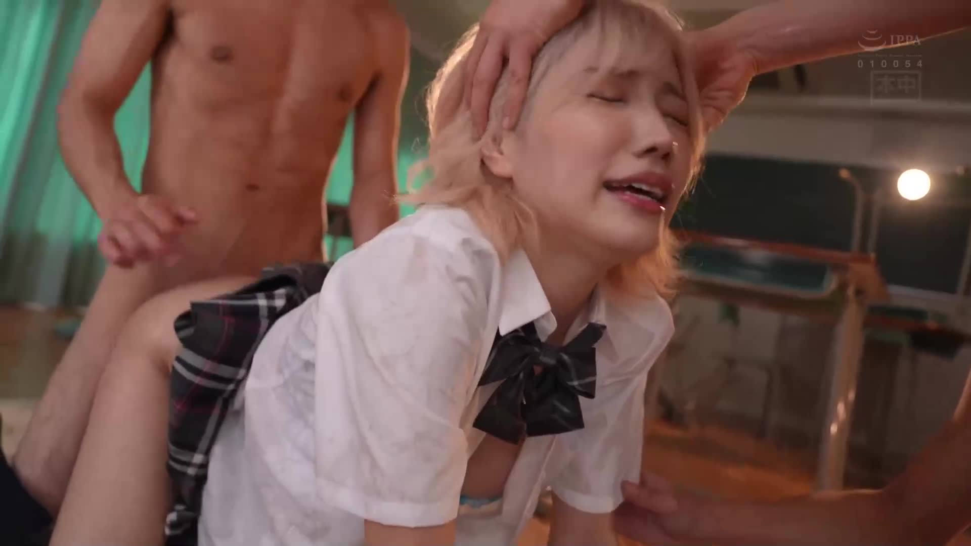 立场逆转！将班上的欺凌女孩莫卡诱使成为雌性，不停地让她怀孕，并进行轮奸！ ！ 春阳萌花 - AV大平台-中文字幕,成人影片,AV,国产,线上看