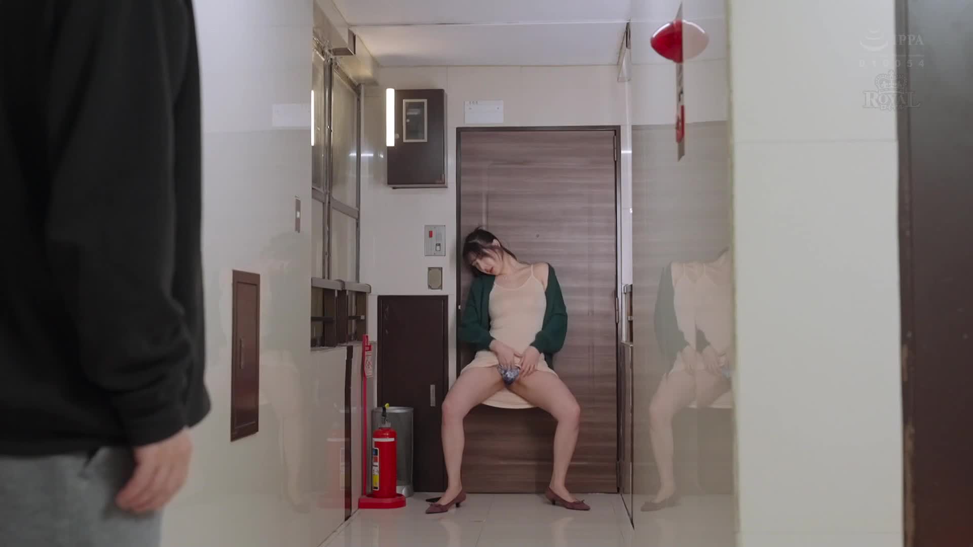 鄰居強姦後，被喚醒的性慾難以抑制，子宮渴望著一次、兩次、三次的射精...在汗水淋漓的性交中沉溺的巨乳妻。小野坂唯香 - AV大平台 - 中文字幕，成人影片，AV，國產，線上看