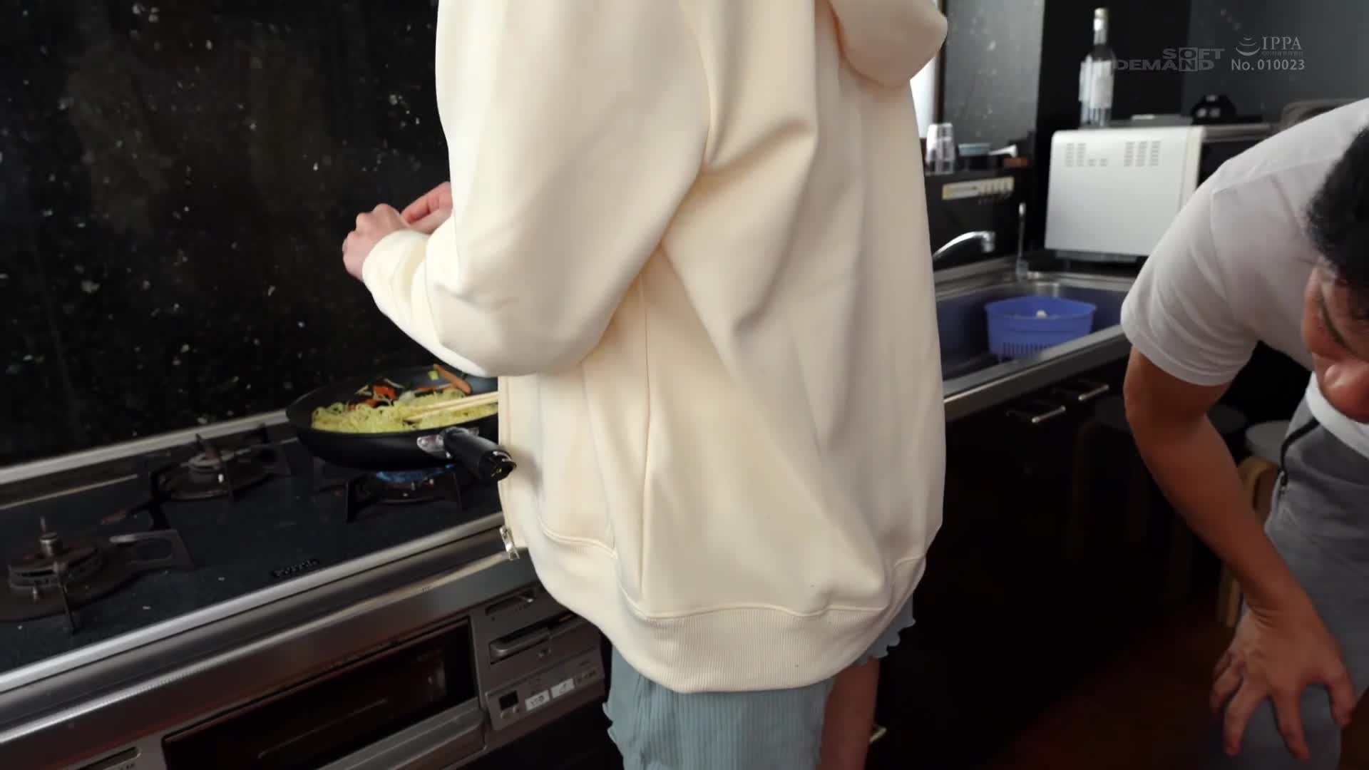 長身苗條美女被粘附的老頭們不停持續高潮一整天，帶著秘密暫時合法共同生活 18歲高潮開發 皆川蘭 - AV大平台 - 中文字幕，成人影片，AV，國產，線上看