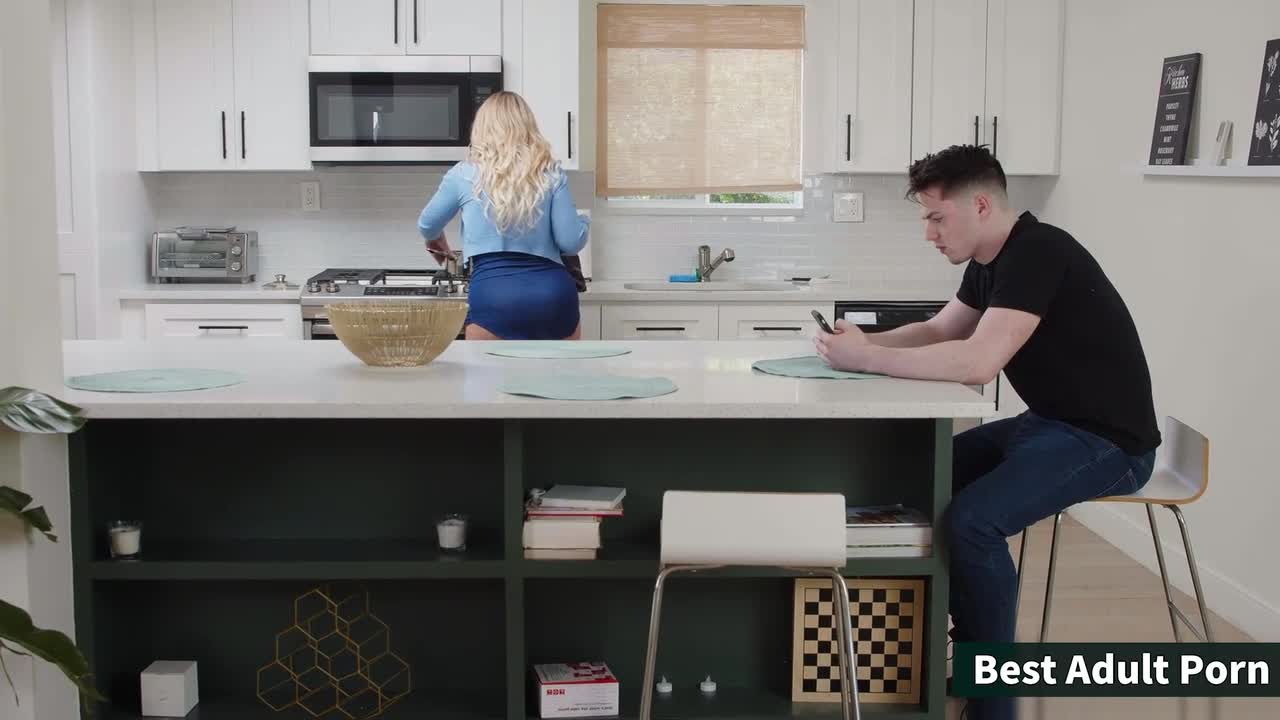 Mom takes away a man&#039;s virginity - AV大平台-Chinese Subtitles, Adult Films, AV, China, Online Streaming