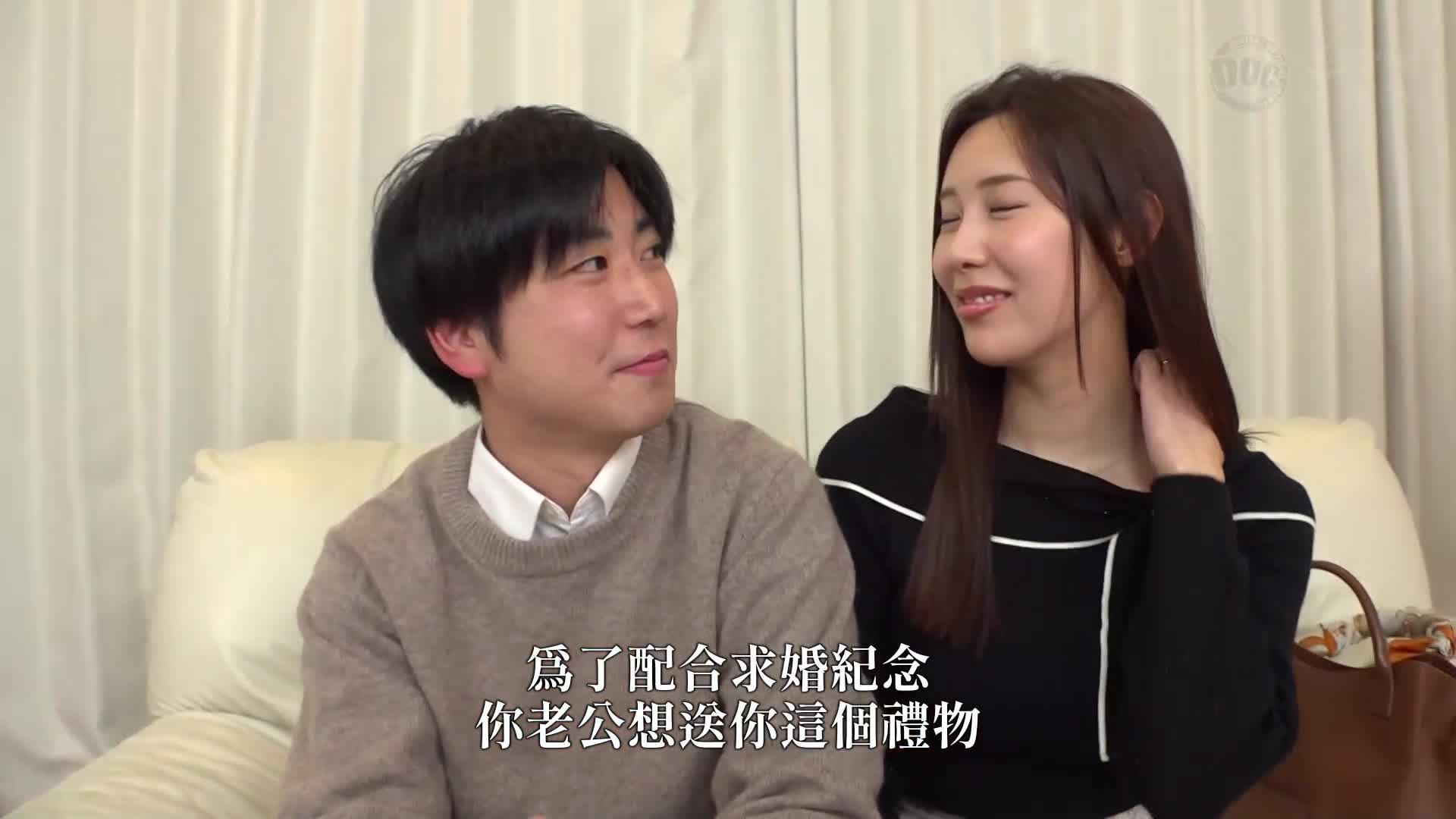 『在纪念裸体拍摄中，如果共演男性模特展示比丈夫大得多的大鸡鸡给人妻看，会发生什么事？ 』模特儿级美人妻完全被掌控，在陌生的大鸡鸡面前欲火焚身！ 【街头素人监控♯百合♯30岁】 - AV大平台-中文字幕,成人影片,AV,国产,线上看