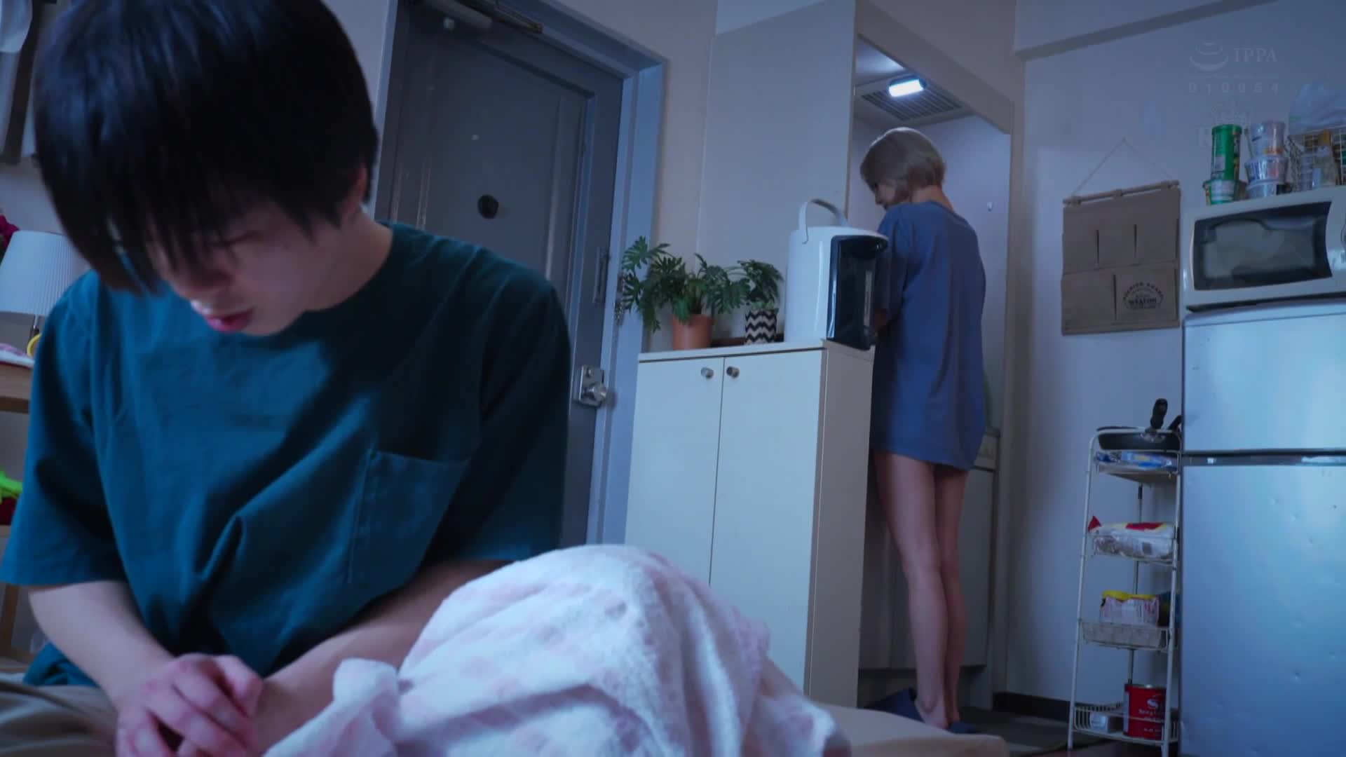 When I got home, I saw a strange, slender, busty gal! For some reason, she was staying there and seducing me gently... Momonaga Sarina - AV大平台-Chinese Subtitles, Adult Films, AV, China, Online Streaming