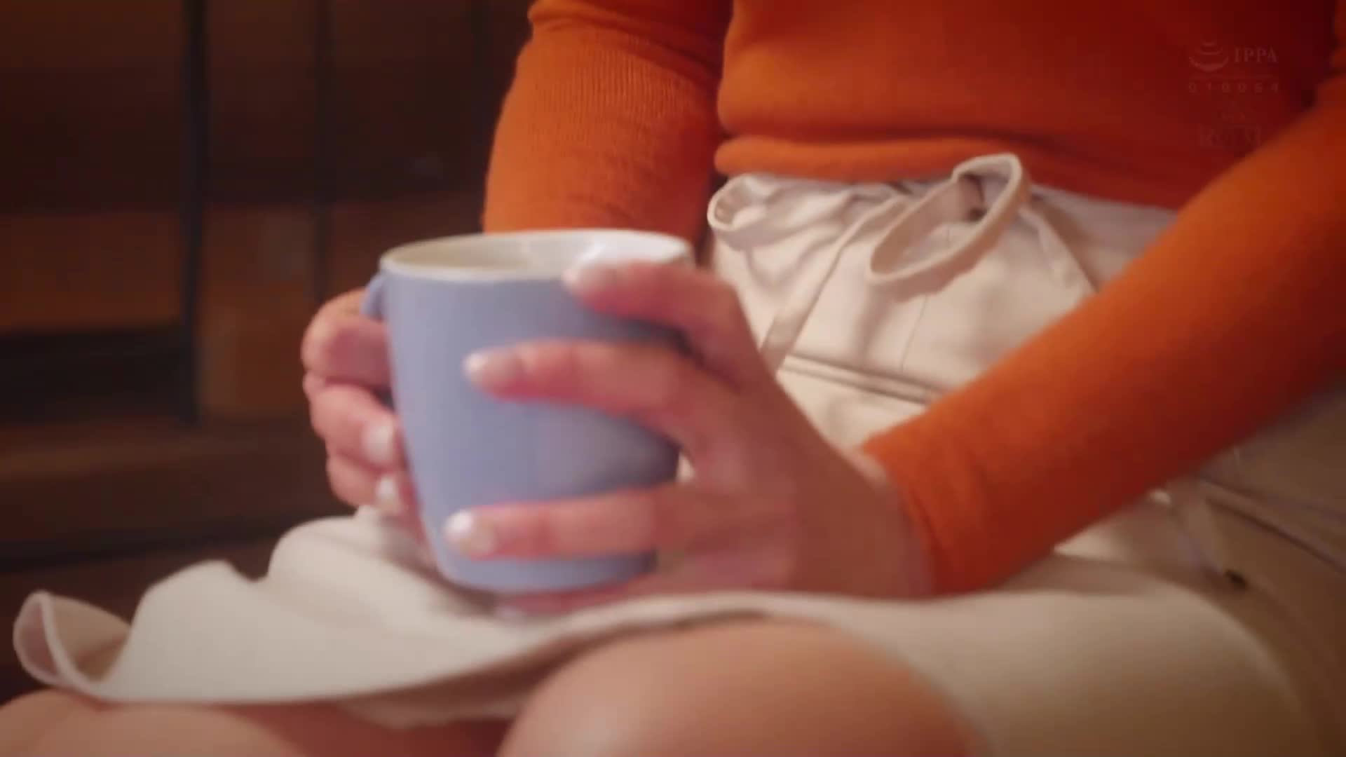 The slender, busty single mother who lives next door always acts cheerful, but she looks somewhat lonely. Tsuki Ruisa - AV大平台-Chinese Subtitles, Adult Films, AV, China, Online Streaming