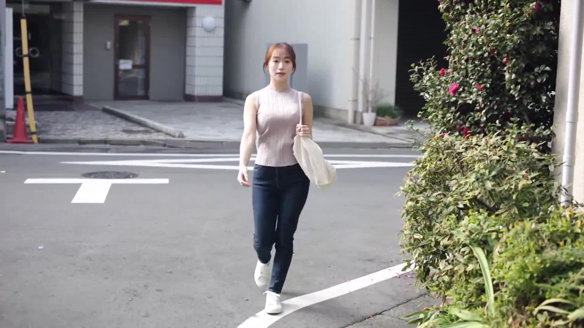 A beautiful, big-butt housekeeper with a beautiful married woman who has suddenly thrusts her defenseless ass while cleaning, and unexpectedly cums with her ass hole exposed, and gets addicted to raw sex over and over again. Shiraishi Marina - AV大平台-Chinese Subtitles, Adult Films, AV, China, Online Streaming