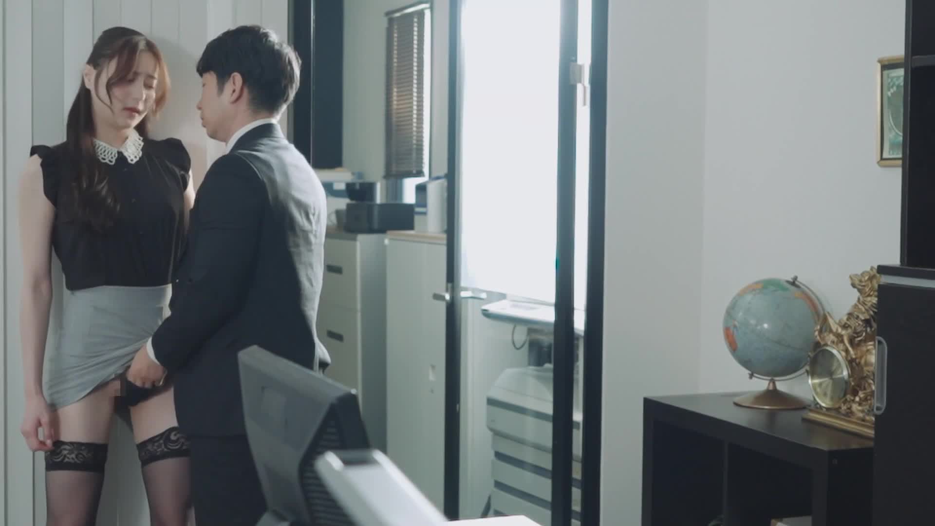 迷药直接涂抹在食辣内裤上，走路时下半身像小鹿般颤抖，美腿秘书每走一步都会失禁。白峰美羽 - AV大平台-中文字幕,成人影片,AV,国产,线上看