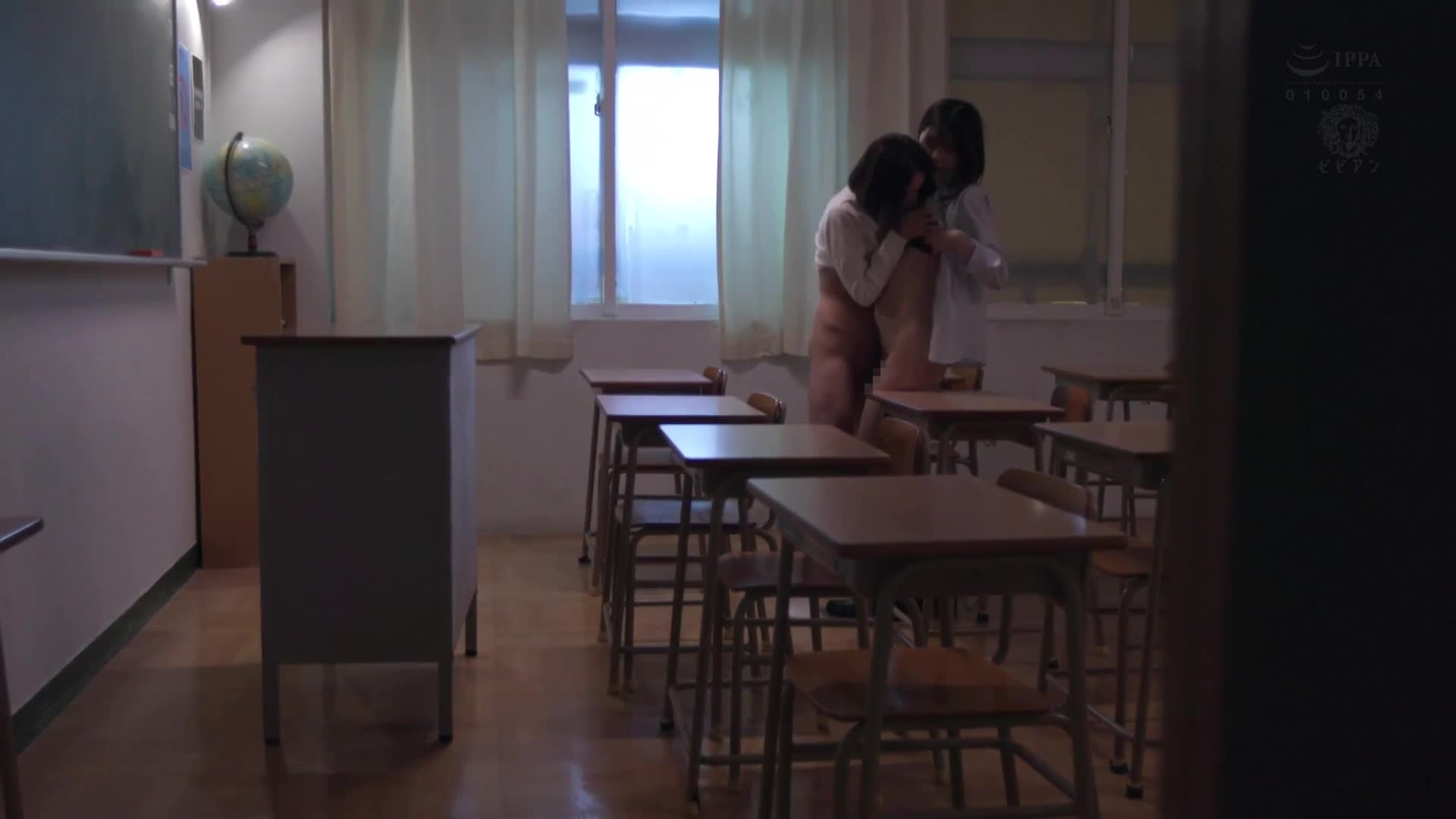 病态J系和幸运不济的老师，彼此舔着黑暗的阴道，形成共依存的女同性恋关系。皆濑明里 美咲佳奈 - AV大平台-中文字幕,成人影片,AV,国产,线上看