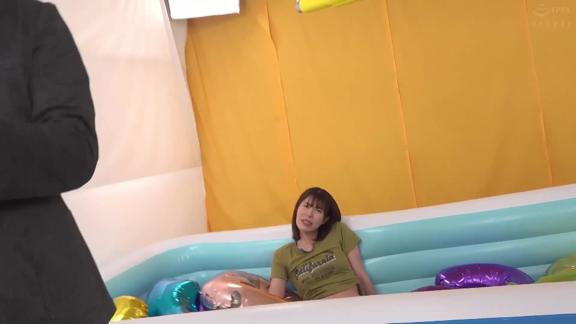 在男朋友面前！羞耻螃蟹走光夹娃娃机！瞄准豪华奖品，若失败即刻进行色情惩罚游戏，无限制地进行中出性爱！ - AV大平台-中文字幕,成人影片,AV,国产,线上看