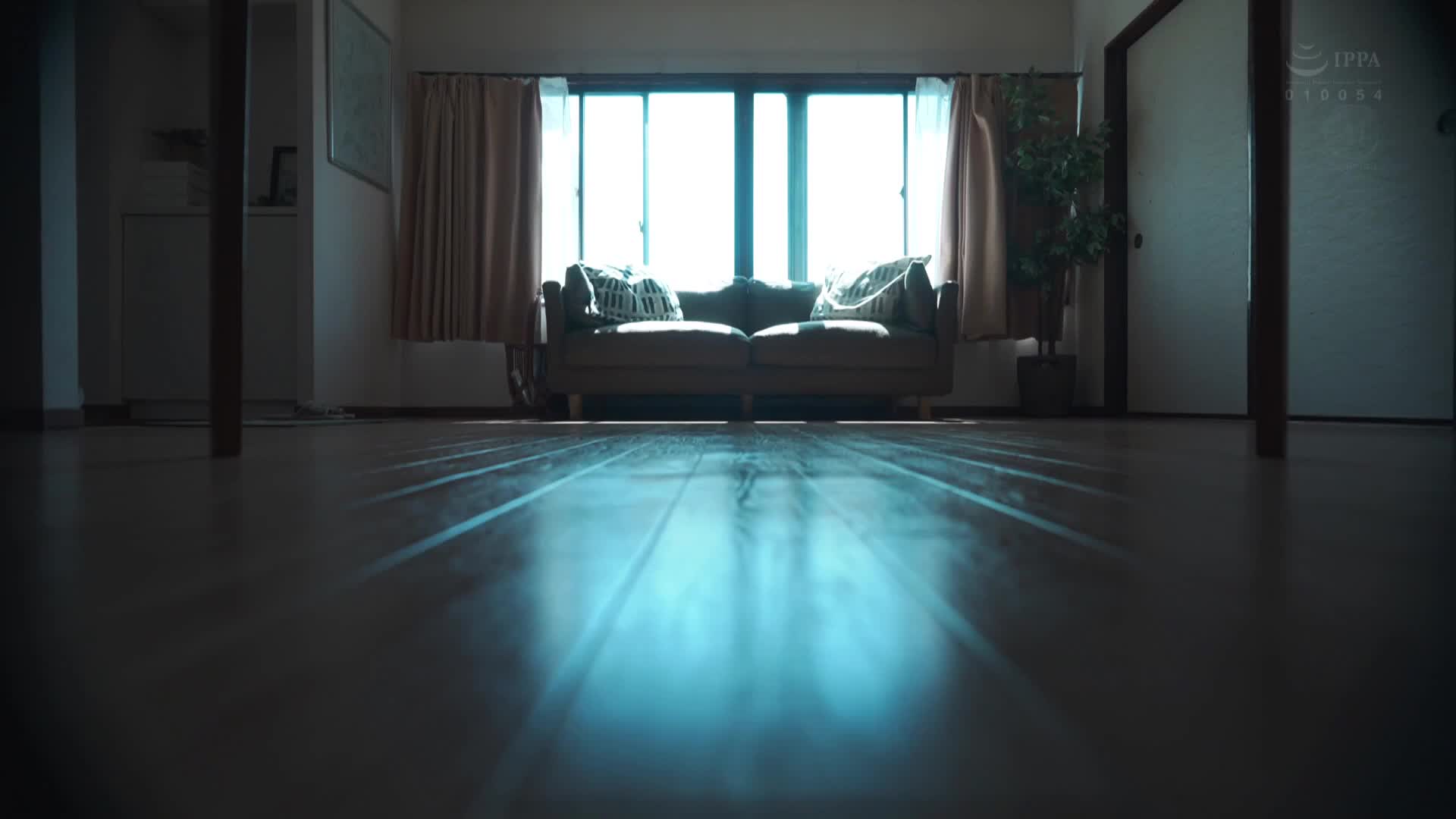 突發事件酒吧人妻NTR 「為了你...」原本這樣說的妻子，不知何時已經被圍繞的男人們迷住了。惠理 乃木絢愛 - AV大平台 - 中文字幕，成人影片，AV，國產，線上看