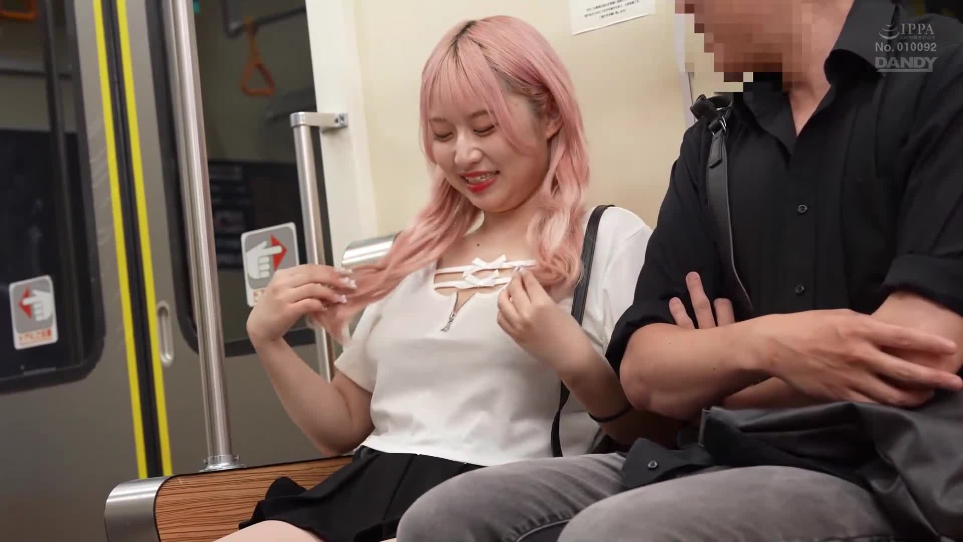 最终电车上和痴女意外地独处！对面座位上的小恶魔肉感女孩诱惑穿内裤，勃起之后就被她上了 - AV大平台-中文字幕,成人影片,AV,国产,线上看