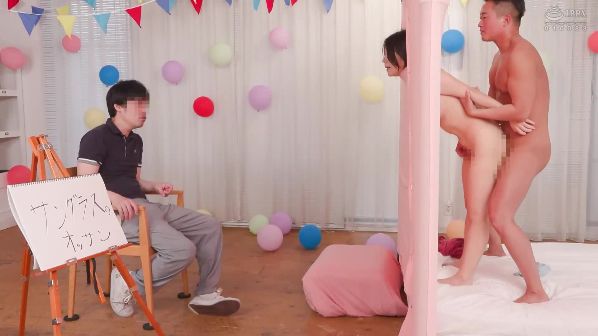 Ordinary man and woman monitoring AV face is husband/body is NTR! 2 A married woman who only shows her face through a hole in the wall in front of her husband, who knows nothing about it, has sex with a big dick and cums inside her continuously so that he won&#039;t find out! - AV大平台-Chinese Subtitles, Adult Films, AV, China, Online Streaming