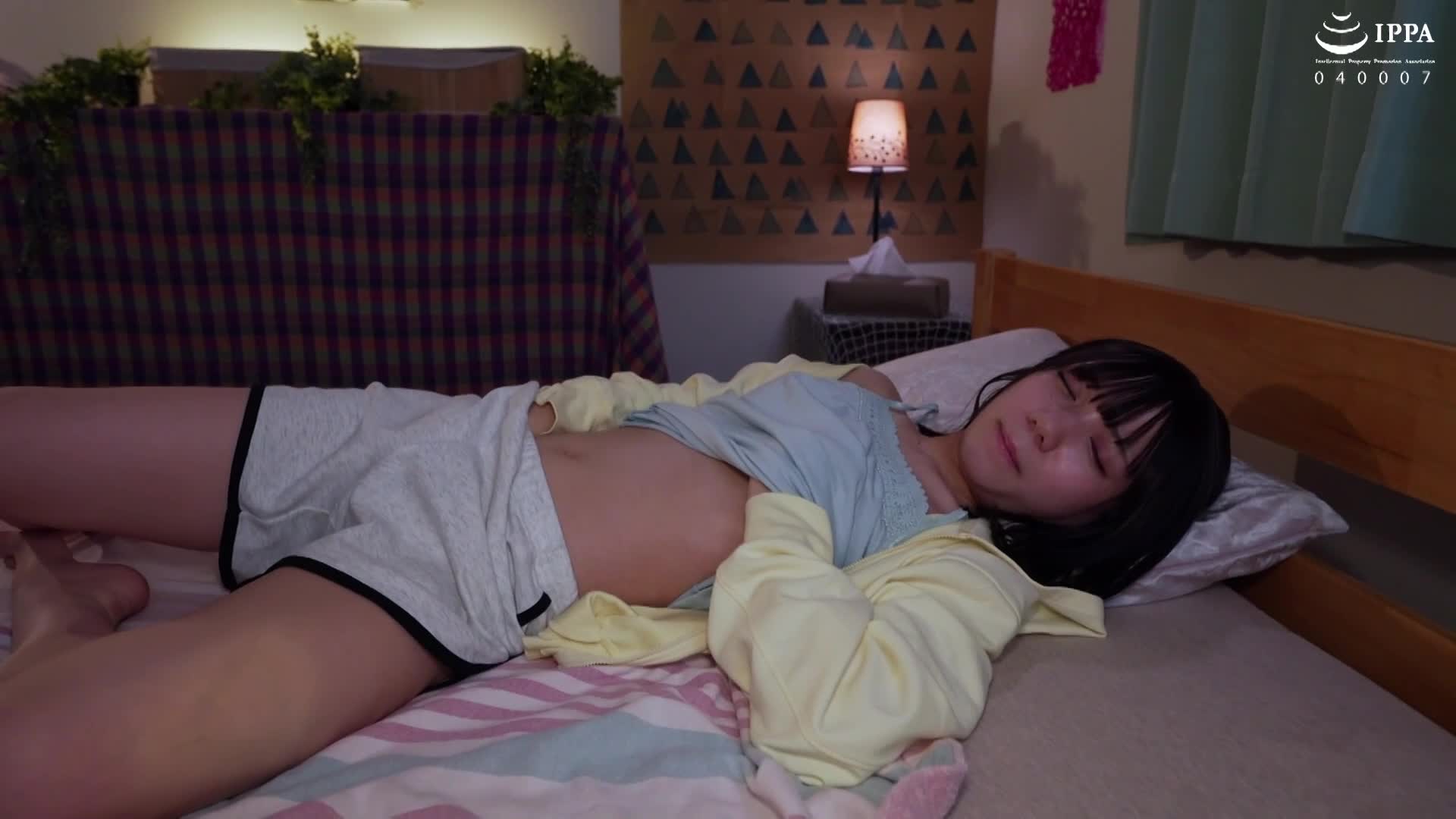 她妹妹與逆NTR性交：肯定我的願望和精子的145cm迷你從屬娘。在女友不知情下進行深喉口交和脖子絞扼的連環攻擊！日向由奈 - AV大平台 - 中文字幕，成人影片，AV，國產，線上看