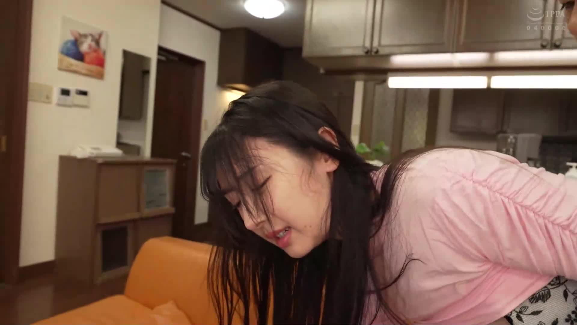 When I asked a chubby housewife who works at a family restaurant at my destination, &quot;Do you want to play games at my house?&quot;, she followed me, so I took her home and had raw sex with her, Yuika Onosaka. - AV大平台-Chinese Subtitles, Adult Films, AV, China, Online Streaming