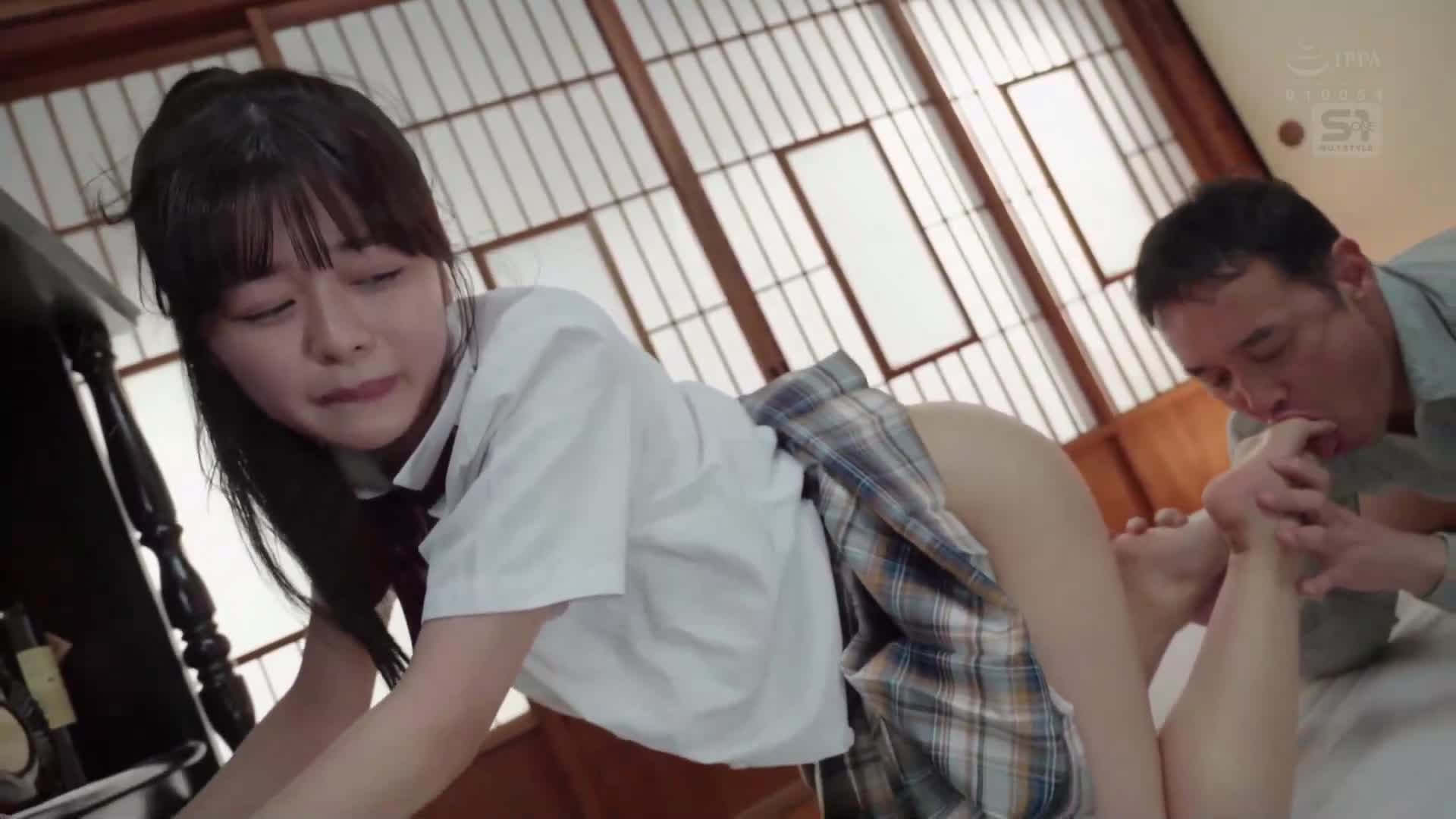 請讓叔叔疼愛你。母親把自己的孩子賣給有錢人，女兒被舔舐到每一個角落。櫻乃莉乃 - AV大平台 - 中文字幕，成人影片，AV，國產，線上看