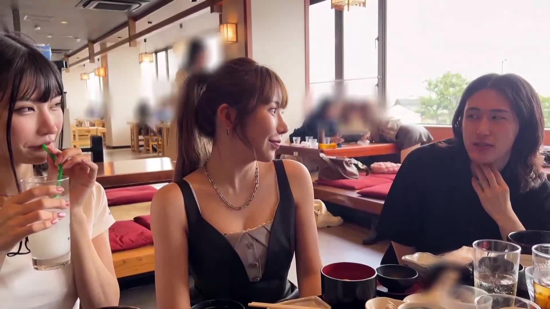 美好巨乳景色的雙人組和五人亂交...！？動漫聲美女＆美麗女孩在熱鬧的氛圍中舔三根雞巴...連私密處也變得放鬆，舉辦性愛派對w，快樂地享受著淫蕩射精！夏日太過爽快了！！【＃CLOVER×游泳池×搭訕 ＃@櫻/@莉奧】 - AV大平台 - 中文字幕，成人影片，AV，國產，線上看