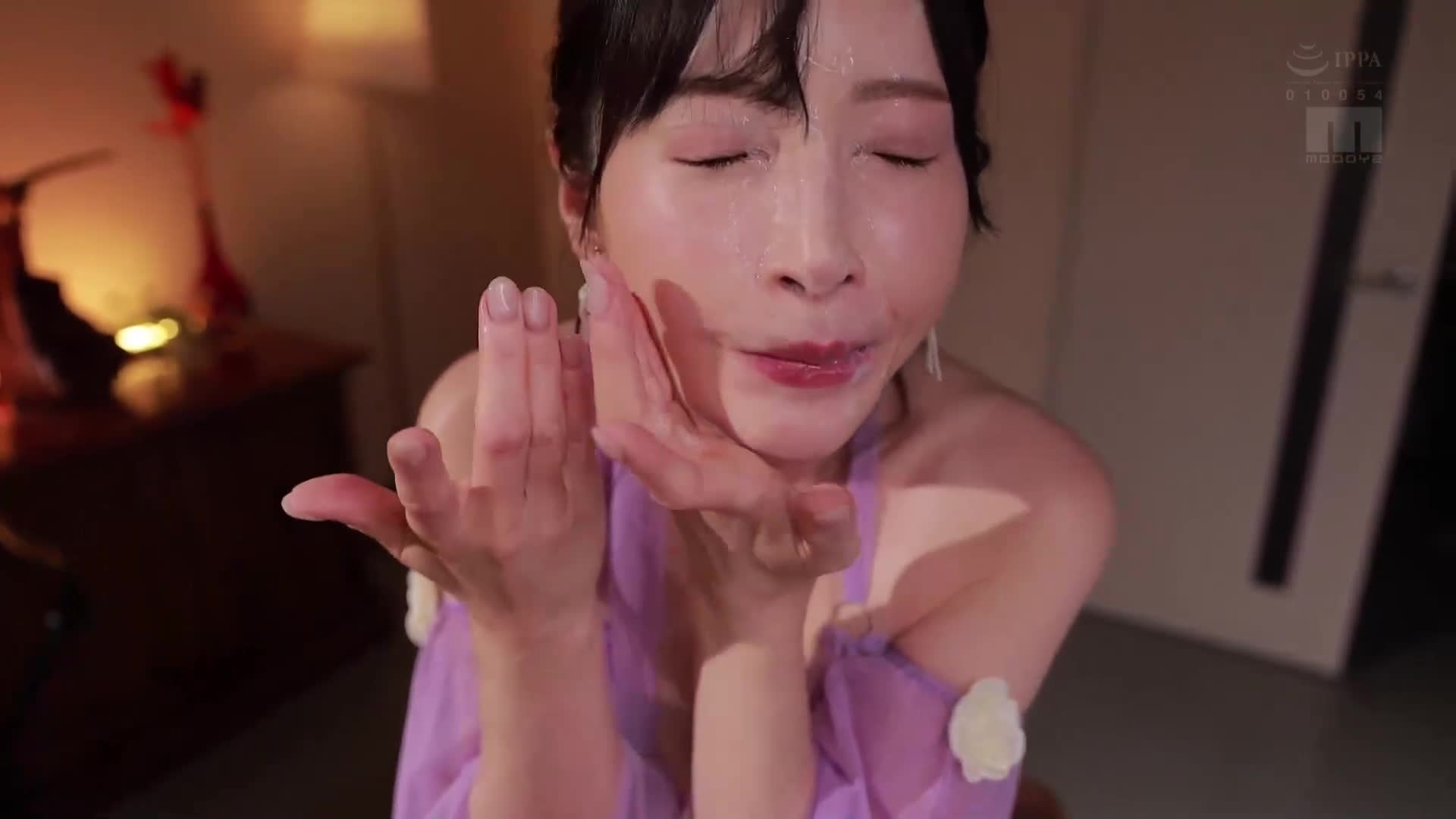 哎呀！？竟然在這種地方幫我解決？被引誘之後，被逼得無法忍受，一直到陽具快要變成怪物的地步，我只能放棄自己的戰鬥技術，放棄吸食姐姐佐佐木明希的戀愛。 - AV大平台 - 中文字幕，成人影片，AV，國產，線上看