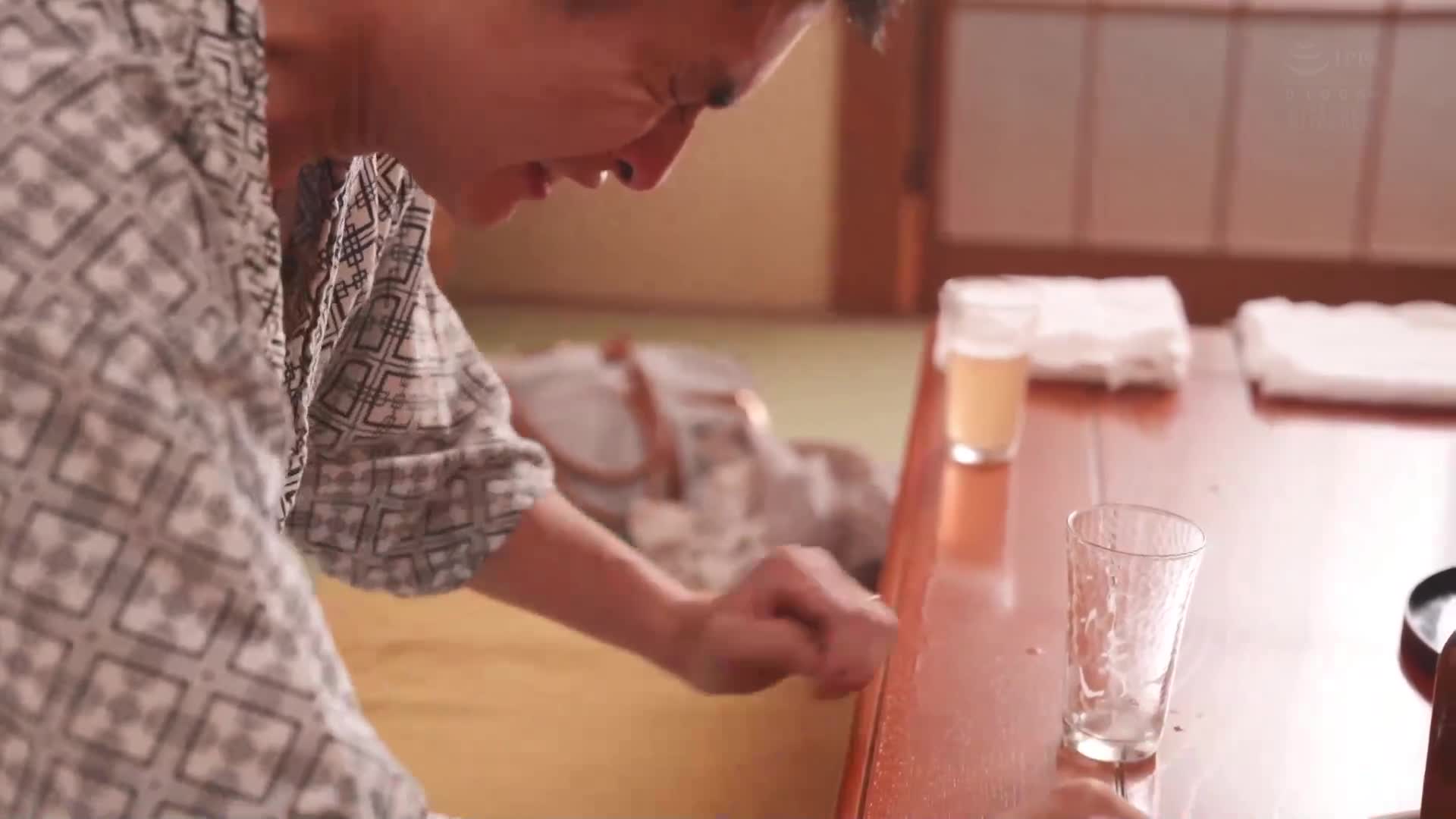 [AI解碼版]被迫面臨著要把妻子交出去，或是被公司開除的極端選擇，被無敵上司逼迫只能將妻子交出去的順從溫泉旅行。夏目彩春 - AV大平台 - 中文字幕，成人影片，AV，國產，線上看