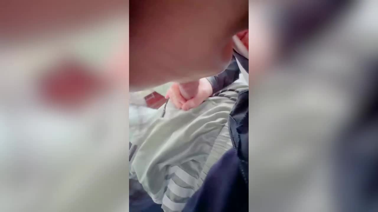 《意淫自己妹妹》爸媽在廚房客廳讓妹妹口爆吞精趁其不備插射到陰道深處嫩穴裝不下精液都溢出來了 - AV大平台 - 中文字幕，成人影片，AV，國產，線上看