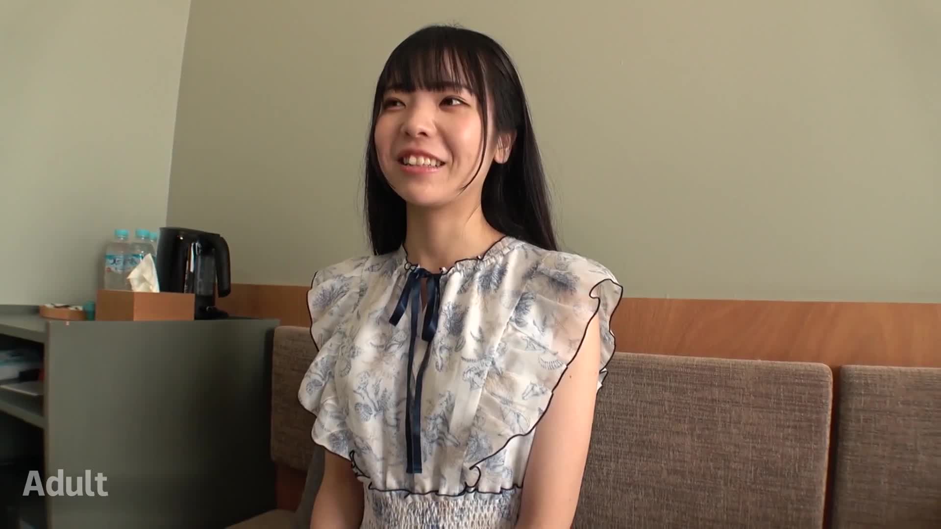 清楚的外表下，對性的好奇心卻是旺盛的！向AV女優傾慕，由於經驗有限而湧現出貪婪的慾望！ 【初拍】在網上申請AV→AV體驗拍攝 2493 - AV大平台 - 中文字幕，成人影片，AV，國產，線上看