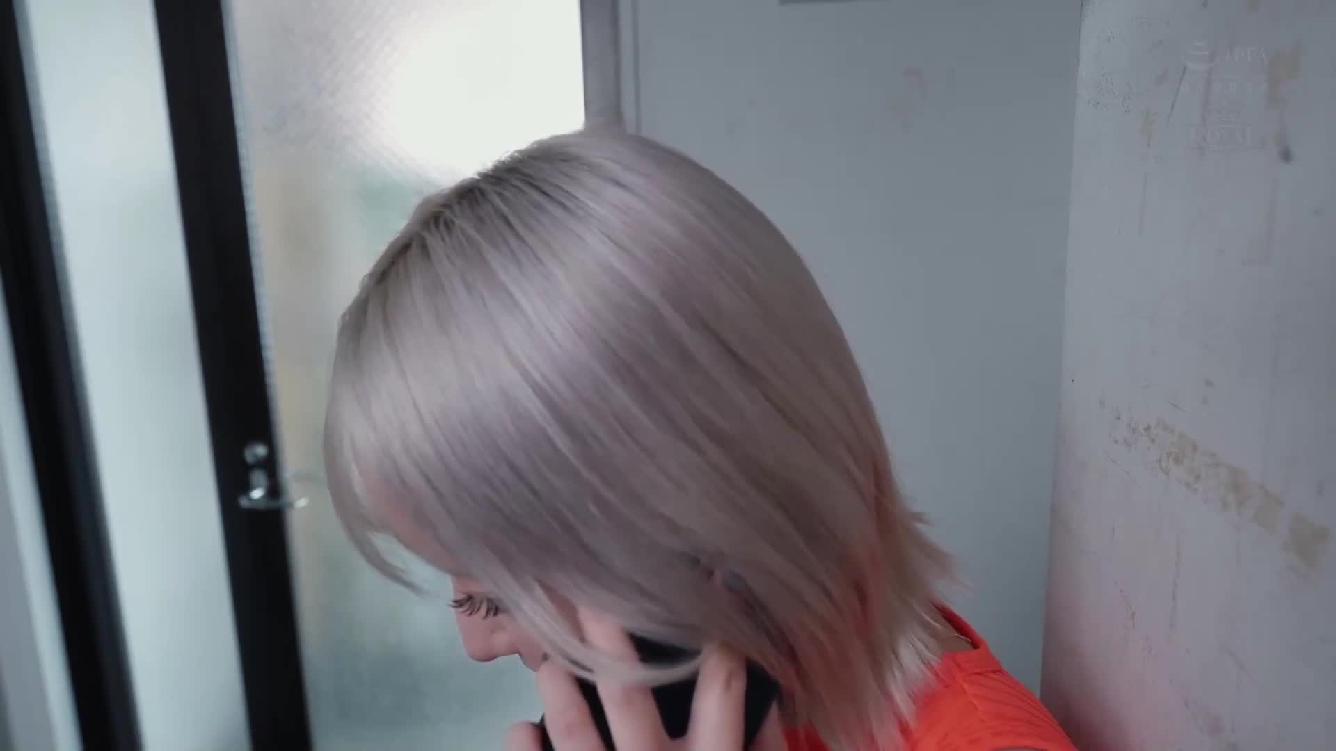 鄰居轉蛋UR確定演出。搬來隔壁的是沒穿胸罩的美乳姐姐，乳頭凸起。百永紗里奈 - AV大平台 - 中文字幕，成人影片，AV，國產，線上看