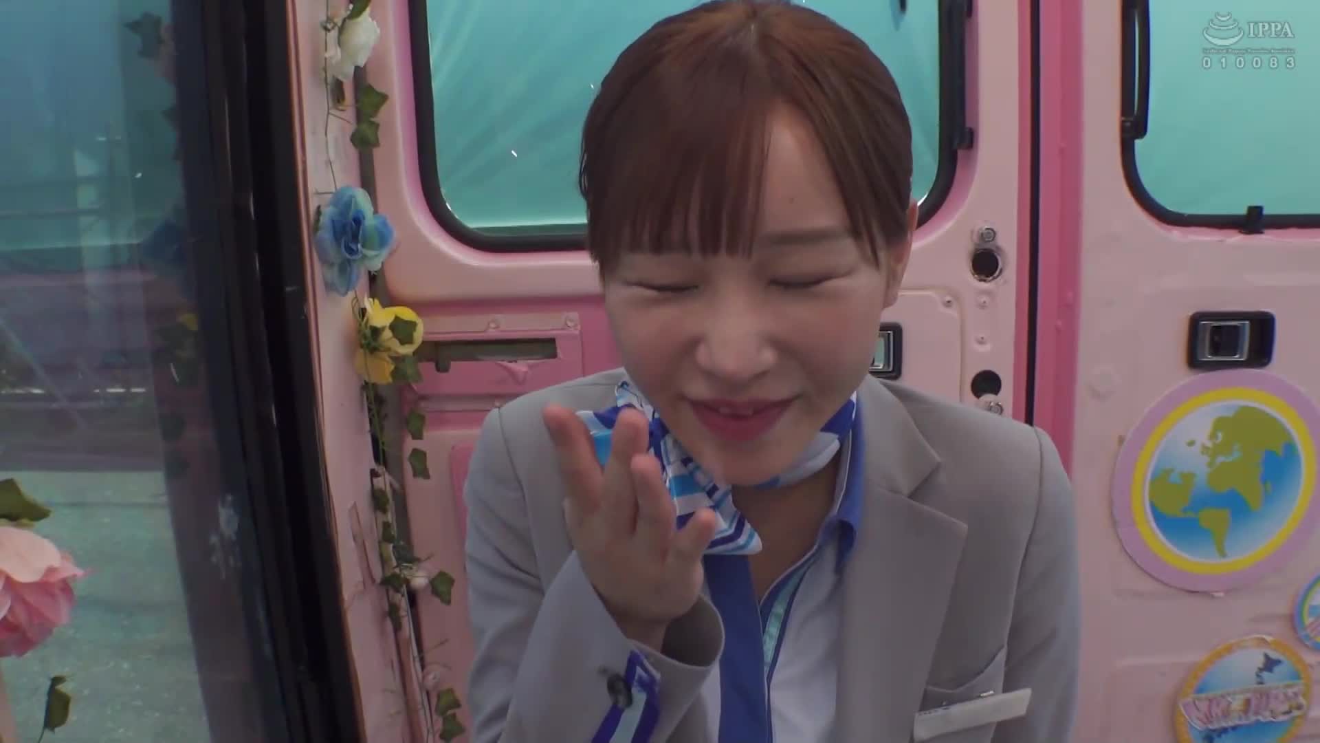 一般男女監控AV×魔術鏡便合作企劃，突然對著一位在大型航空公司工作的飛行回來的黑色絲襪美腿空姐射精！總共81發精液噴射到男性早洩困擾的早泄改善過程中，意外連續爆發，制服、頭髮、臉上都被精液濺得滿身都是！充滿款待精神的C... - AV大平台 - 中文字幕，成人影片，AV，國產，線上看