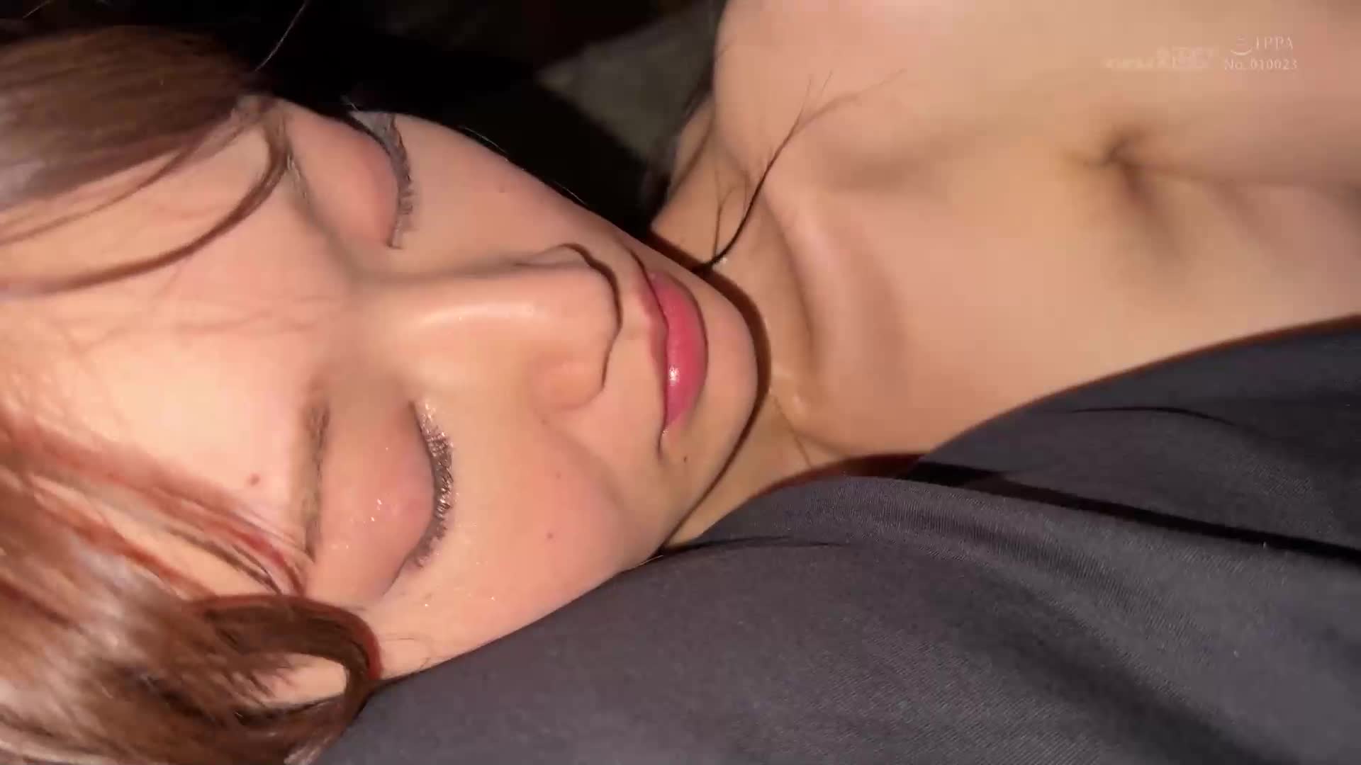 首次在內射中注入10次濃厚精子。【未經本人允許的中出光】『請盡情幹翻在六〇木著名沙龍工作的美女』 - AV大平台 - 中文字幕，成人影片，AV，國產，線上看