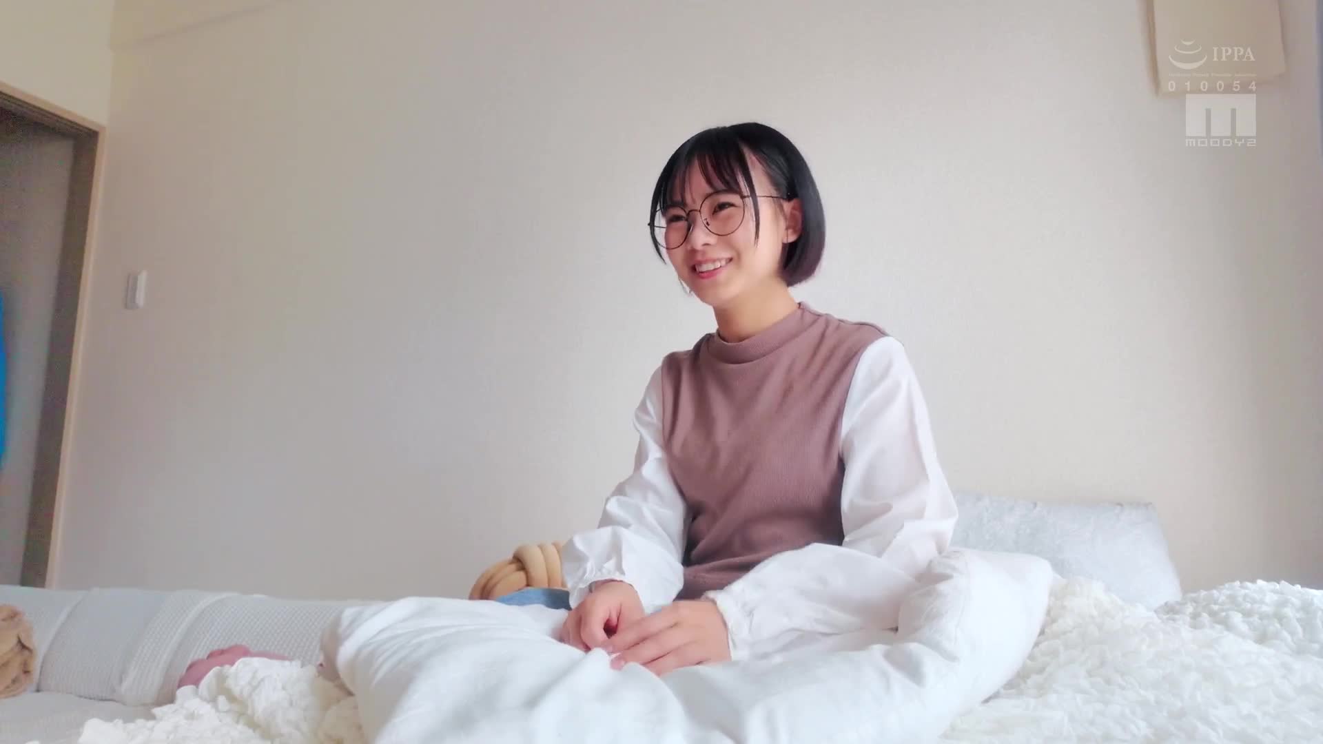 一位身高146公分、只有一位朋友的21歲大學生，名叫佐佐倉日和，是日本「情色研究社」的唯一成員。這部紀錄片用150天的時間，記錄了這位「只是對情色感興趣」的普通女孩，直到她成為AV女優的歷程。 - AV大平台 - 中文字幕，成人影片，AV，國產，線上看