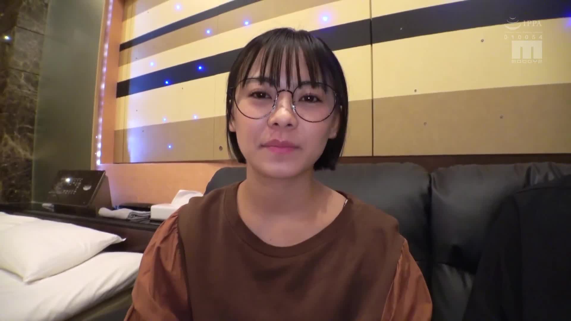 一位身高146公分、只有一位朋友的21歲大學生，名叫佐佐倉日和，是日本「情色研究社」的唯一成員。這部紀錄片用150天的時間，記錄了這位「只是對情色感興趣」的普通女孩，直到她成為AV女優的歷程。 - AV大平台 - 中文字幕，成人影片，AV，國產，線上看