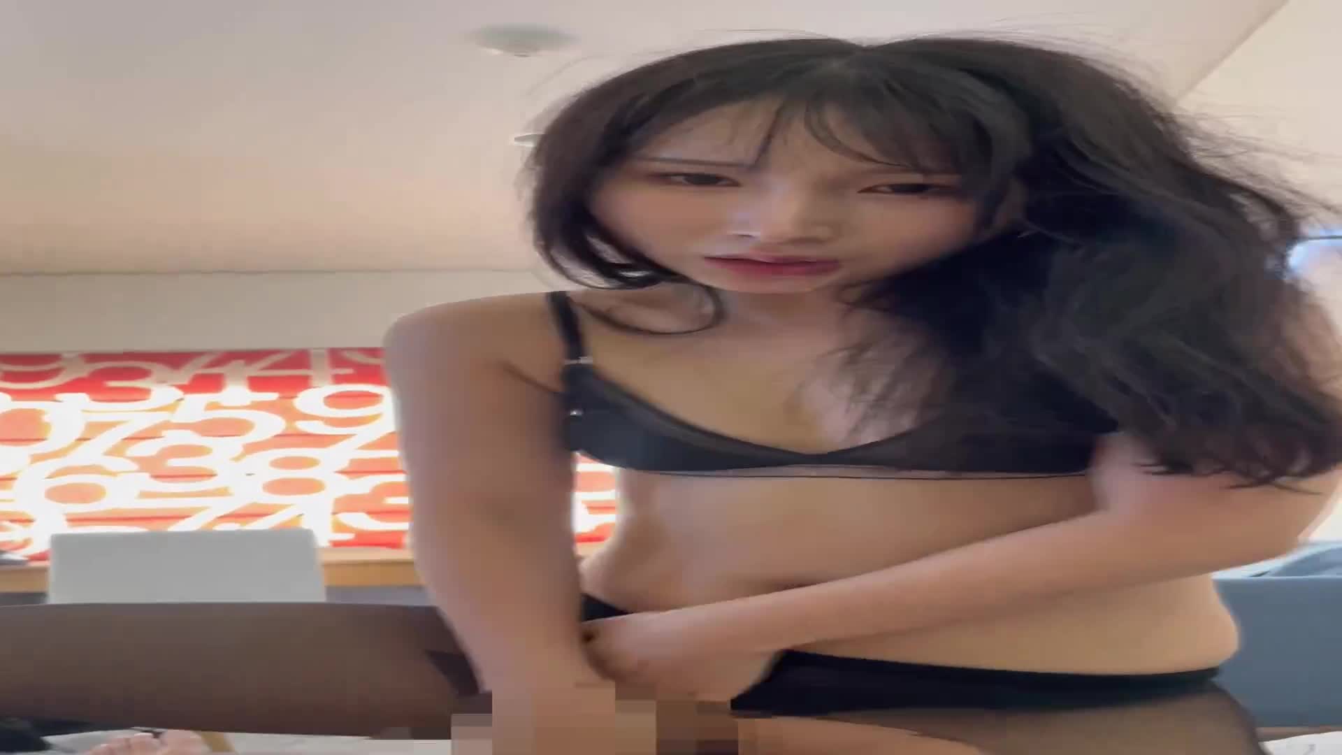 從秘密帳號來的女孩說：「任何事情都可以，都可以來欺負我」。流著淚眼睛腰部狂熱搖擺，不停地高潮噴射。讓她失去理智後不斷高潮，然後大量內射她，她歡喜地哭了起來、、、 - AV大平台 - 中文字幕，成人影片，AV，國產，線上看