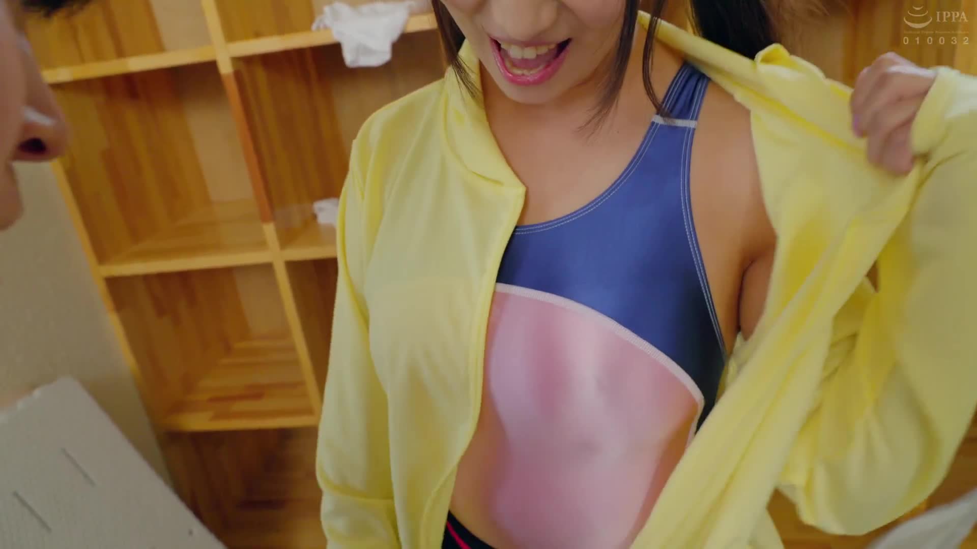 游泳部合宿所大掃除！眼前展現10名女部員突出的競泳泳裝臀部，難掩興奮引起大麻煩！被練習充斥的女孩們抑制不住性慾，向男部員求告辛苦訓練下的激烈性愛！？緊身競泳泳裝女孩與連續性愛的超級發展！ - AV大平台 - 中文字幕，成人影片，AV，國產，線上看