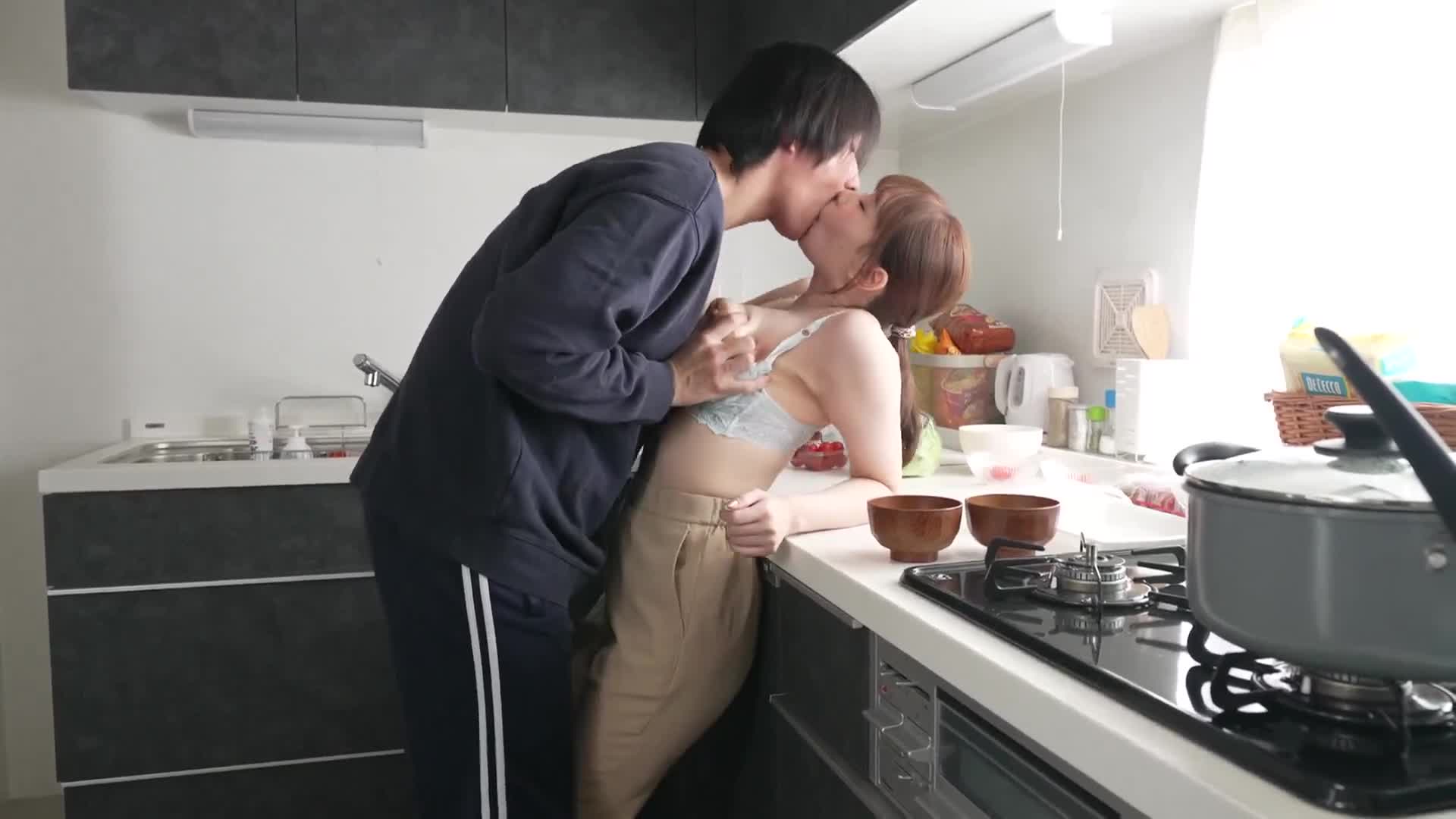 在派遣女孩中重逢的已婚前同學。與身為遺產養廢於情的我簽訂了「秘密的專屬性契約」。只要召喚，立即就會來享受最棒的Hcup的擁抱感，毫不避諱地內射 - 中山文香 - AV大平台 - 中文字幕，成人影片，AV，國產，線上看