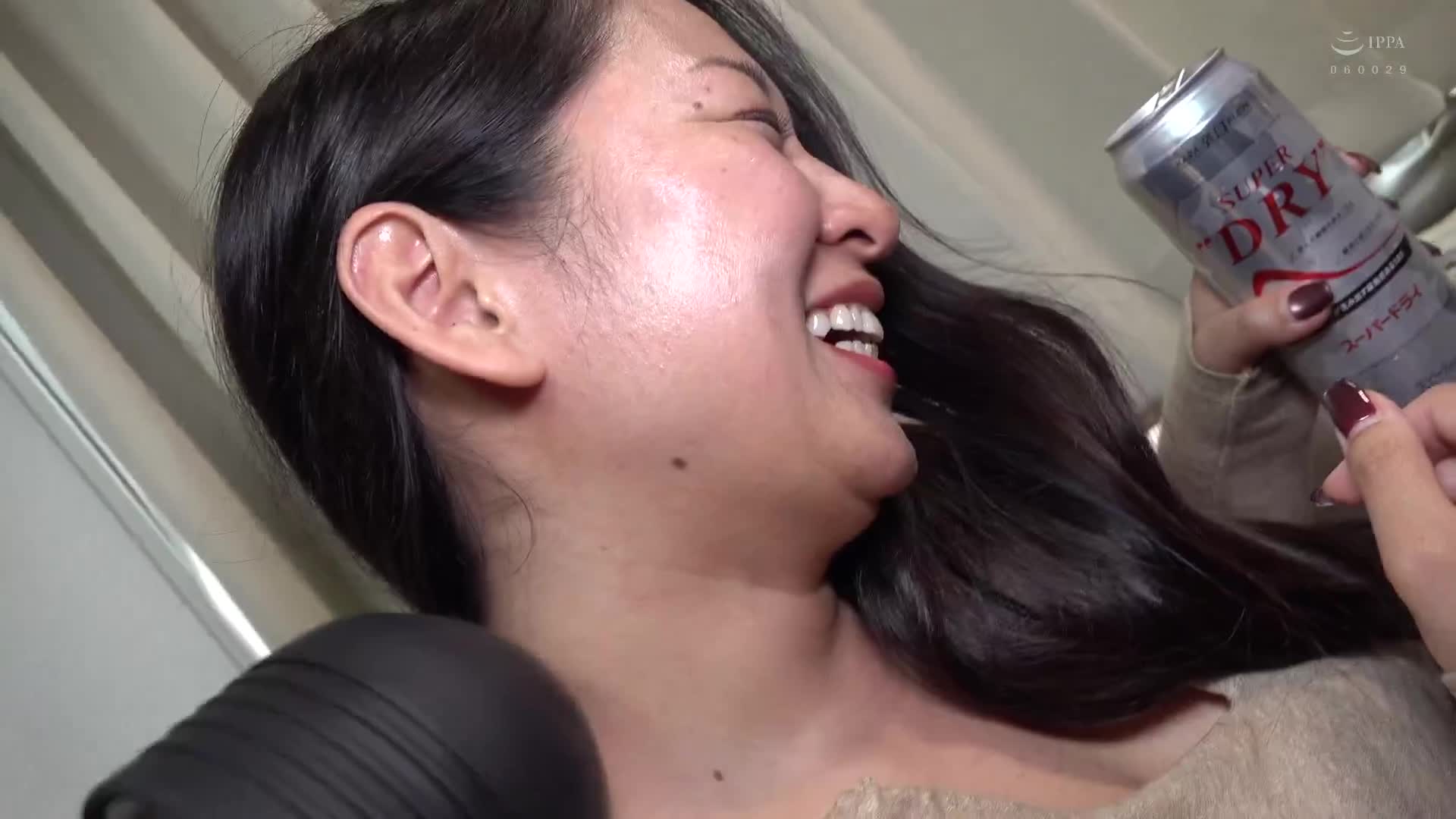 歡快大笑親切的豐乳阿姨，被強烈刺激變成雌性，在豐滿肉感體型下被巨根猛烈抽送，發出野獸般的喘息聲瘋狂高潮。 - AV大平台 - 中文字幕，成人影片，AV，國產，線上看