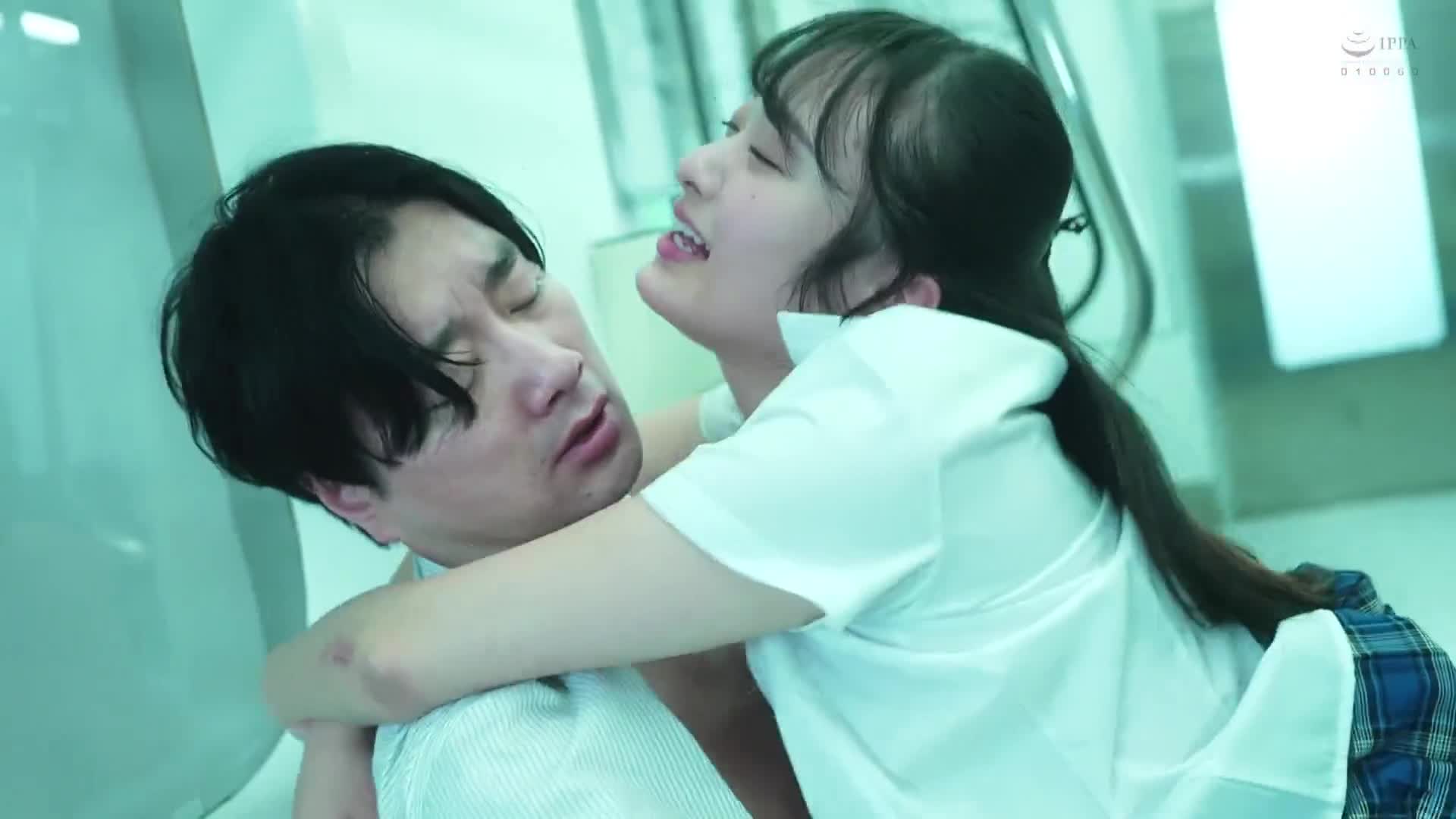 在最後一班電車上，我被一名女子高中生假裝無防備的短裙誘惑所吸引而上當了，在車廂裡我們二人獨處，發出淫蕩的聲音一直到終點站，我完全被迷失在花守夏步的誘惑中。 - AV大平台 - 中文字幕，成人影片，AV，國產，線上看