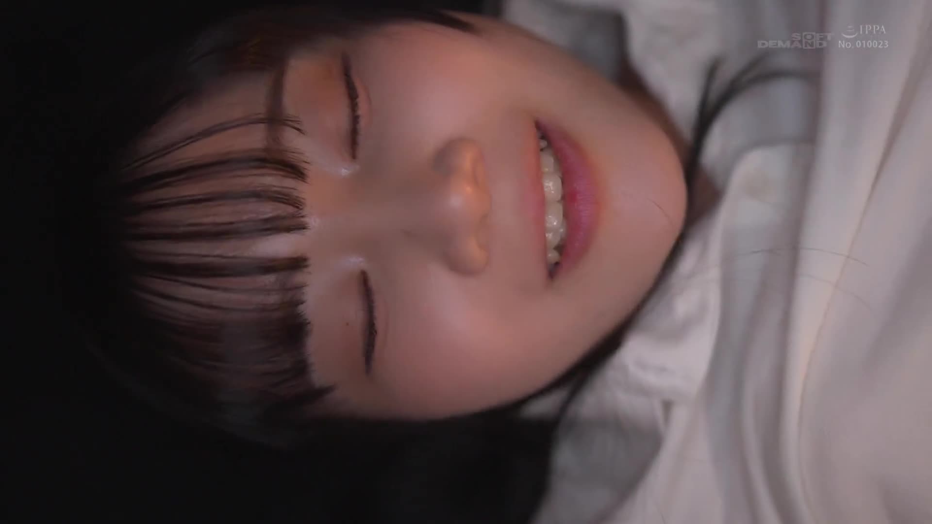 18歲淫語課程 - 明亮活力的笑容變得通紅！一直對著鏡頭，被包圍在令人尷尬的話語中，南愛里 - AV大平台 - 中文字幕，成人影片，AV，國產，線上看