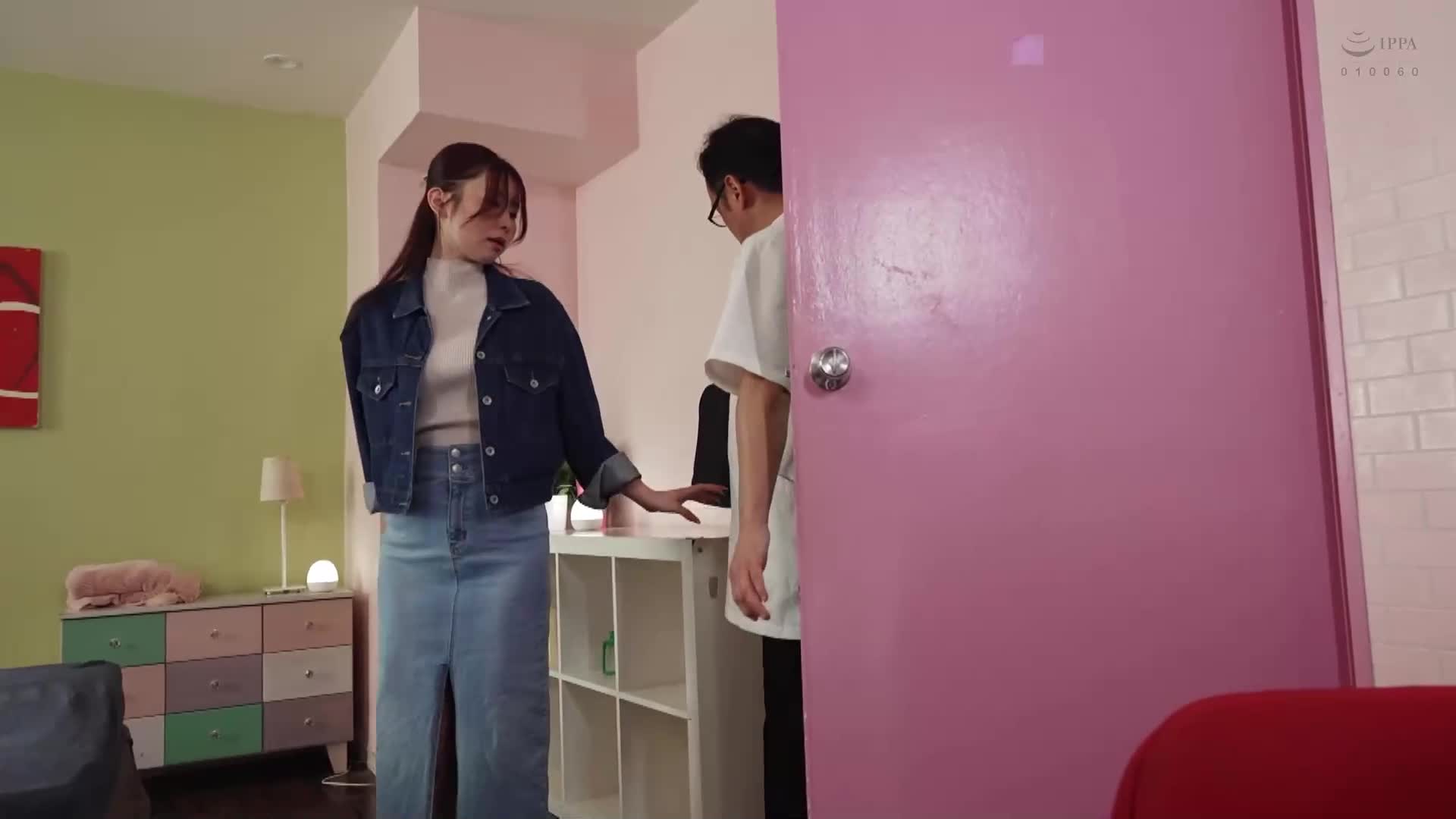 [AI解碼版]【上面是高潮臉 下面濕潤不停】被下藥的熱情人妻臉色猥褻，眼白目、舌頭伸出，高潮臉、腿張開，痙攣不停，失禁淫水濺射，全身變成性感帶的變態身體，性感開發美容院 響蓮 - AV大平台 - 中文字幕，成人影片，AV，國產，線上看