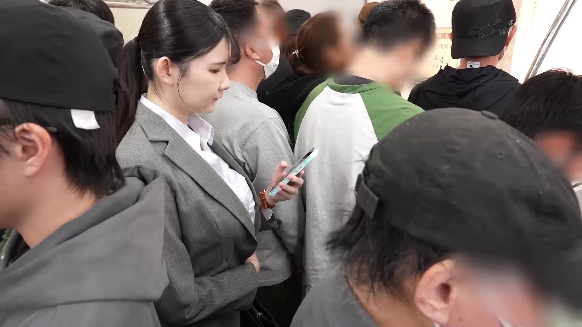 [AI解碼版]滿員電車上，被推擠胸部到臉上，天真少年變成猥褻男孩！被舔吸乳頭感受到快感的高個女2 - AV大平台 - 中文字幕，成人影片，AV，國產，線上看