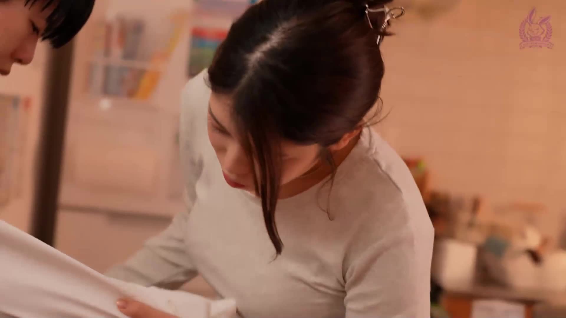[AI解碼版]我母親生氣時會吃香腸，這算是毒親嗎？碧那美海 - AV大平台 - 中文字幕，成人影片，AV，國產，線上看