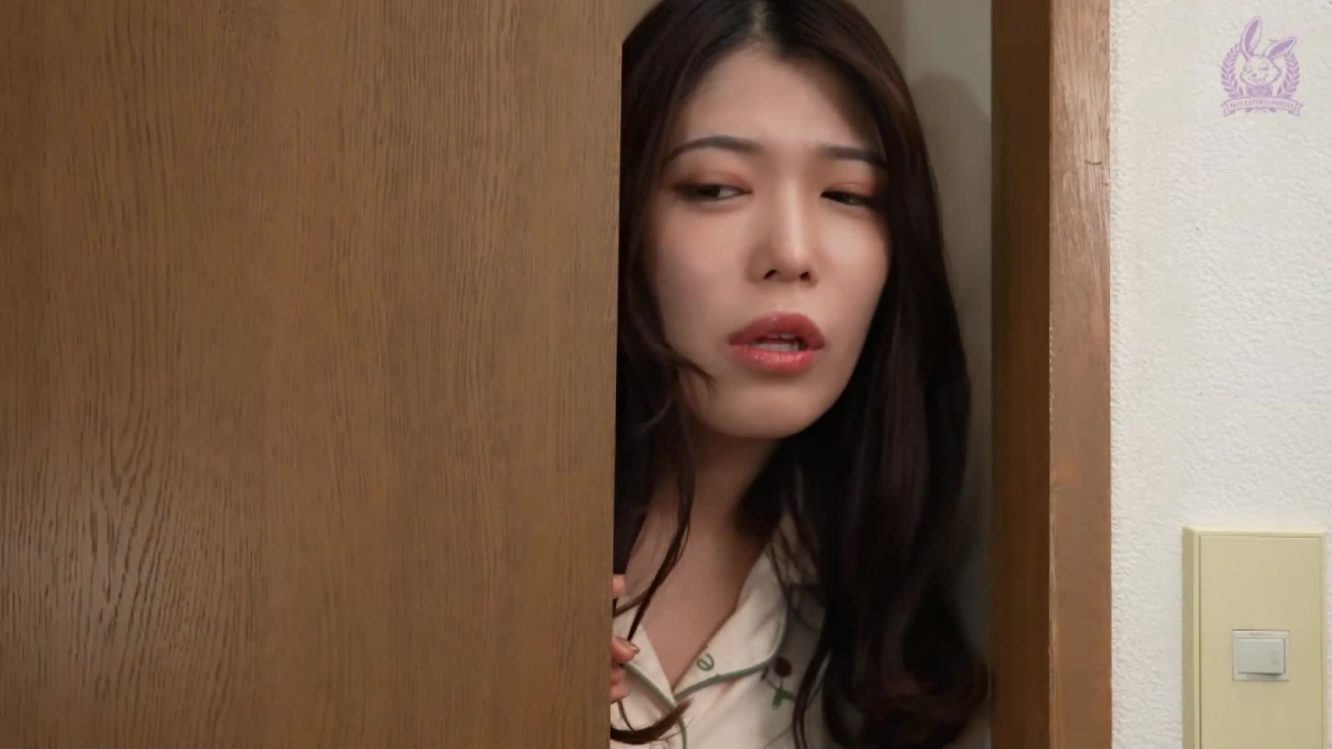 [AI解碼版]我母親生氣時會吃香腸，這算是毒親嗎？碧那美海 - AV大平台 - 中文字幕，成人影片，AV，國產，線上看