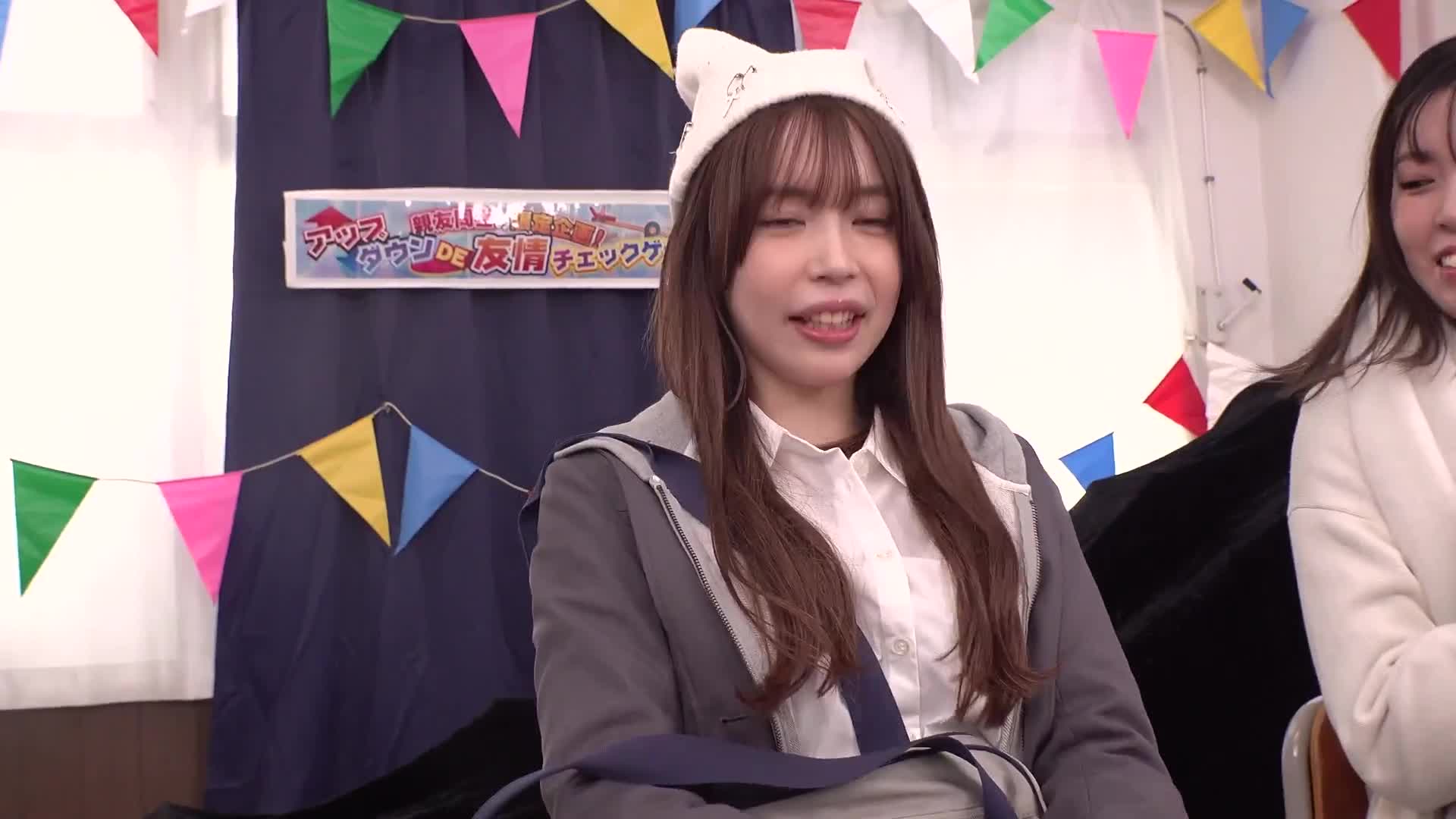 素人綜藝 知心好友女學生對決！巨大固定假屌鞦韆對戰！插入狀態下擺動，先潮噴5次為勝！輸了就即時插入中出！上下運動刺激，未成熟的陰道被成年大雞雞激烈插擊，潮！潮！不停止！ - AV大平台 - 中文字幕，成人影片，AV，國產，線上看