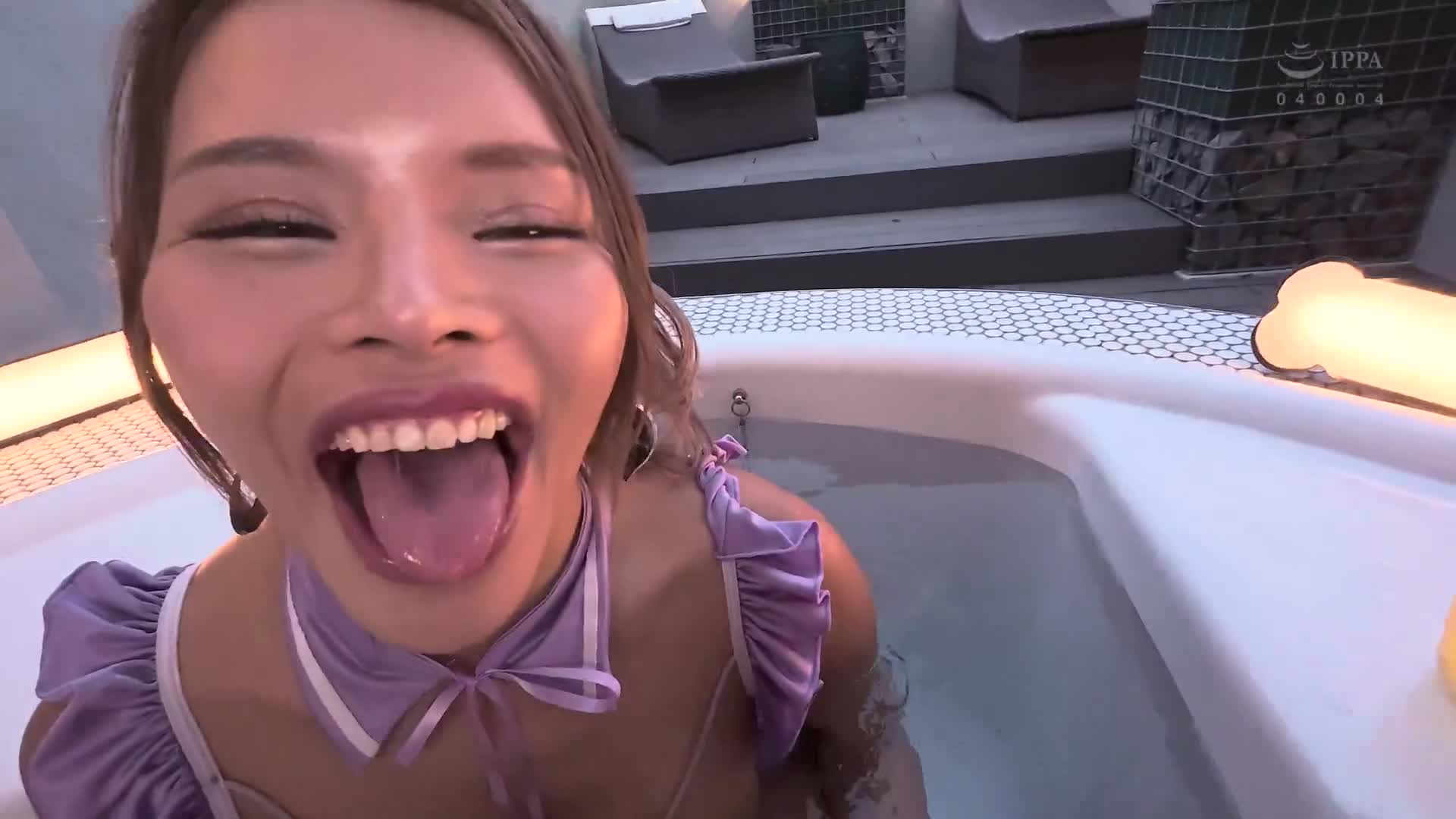 不穿胸罩、身材豐滿、皮膚黝黑的女孩「穿著飛魚褲」羞辱約會對象黒咲華 - AV大平台 - 中文字幕，成人影片，AV，國產，線上看