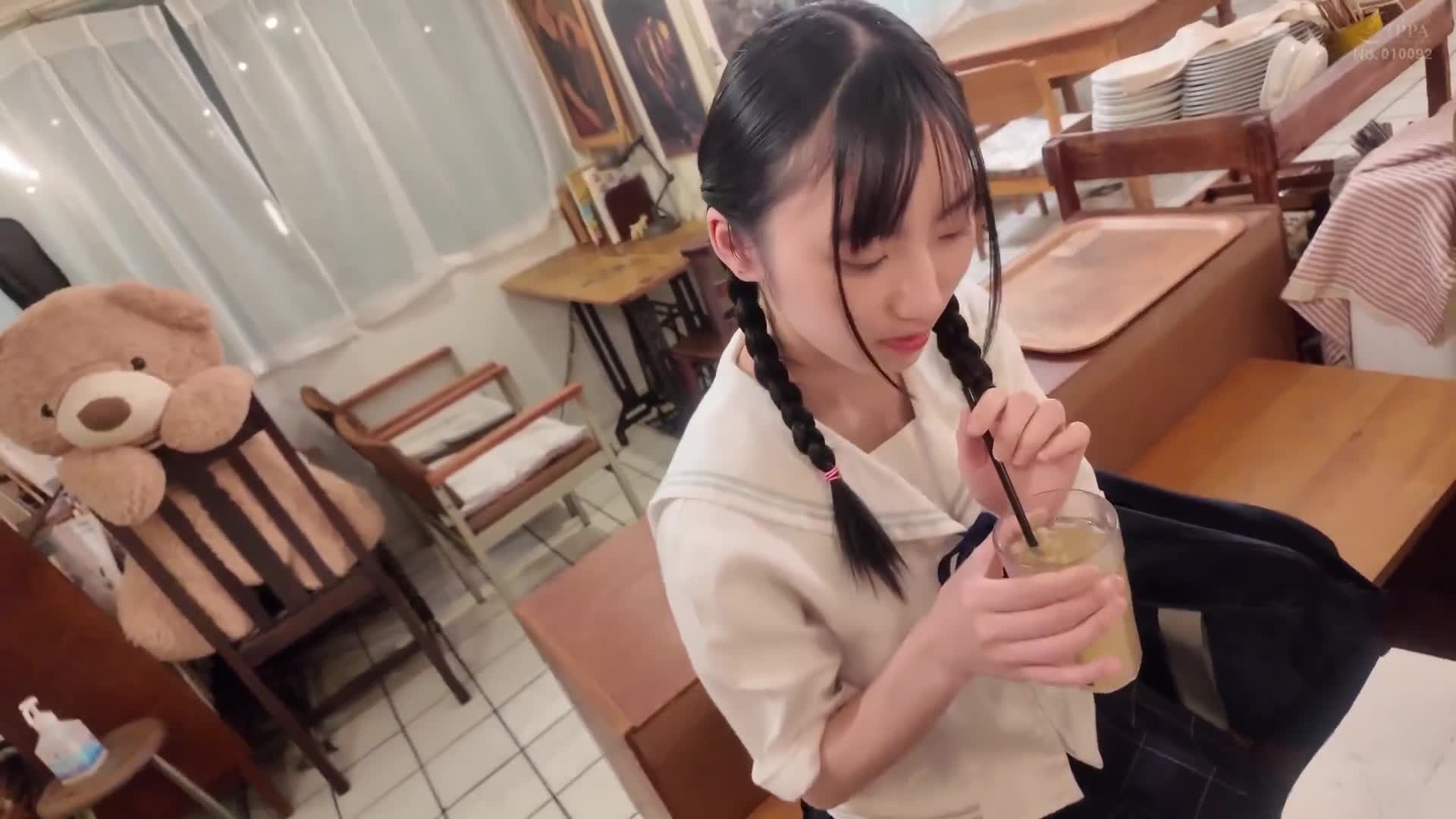 我們想偷偷地讓那個在街上看到的女孩喝精液...特製白糖漿配上可頌、蛋糕、布丁、飲料...最後，讓她喝下澎湃的精液，這就是我們的使命。 - AV大平台 - 中文字幕，成人影片，AV，國產，線上看