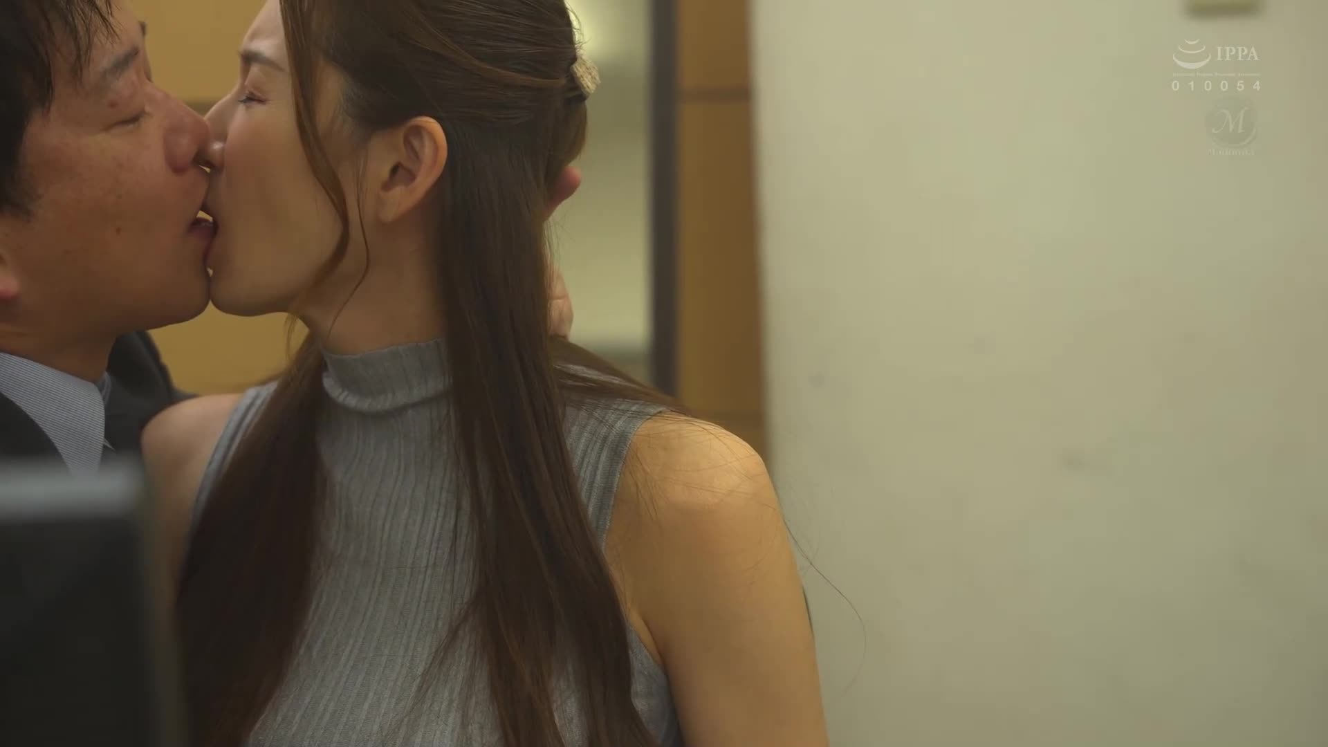 [AI解碼版]育嬰假結束，職場復職的妻子被欺凌上司抢走了 ～為了家庭而優先工作的我，等待著震惊的背叛故事～ 南波明花 - AV大平台 - 中文字幕，成人影片，AV，國產，線上看