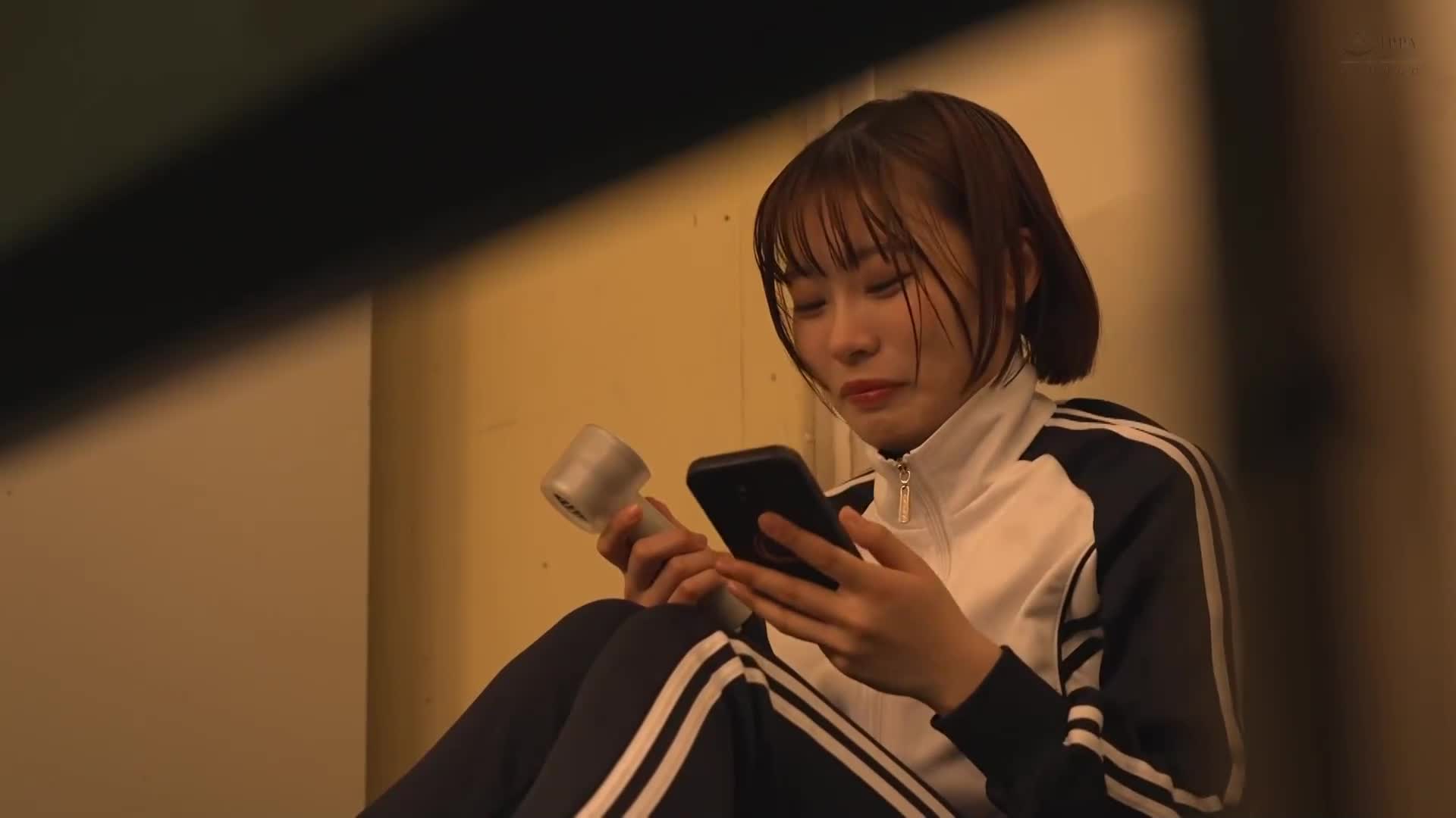 [AI解碼版]女子排球隊成員被教練命令進行裸體排球特訓，以接球姿勢讓大屁股被插入並使屁股肉顫動跳動的活塞指導，墮落在夏令營中的千葉優花 - AV大平台 - 中文字幕，成人影片，AV，國產，線上看